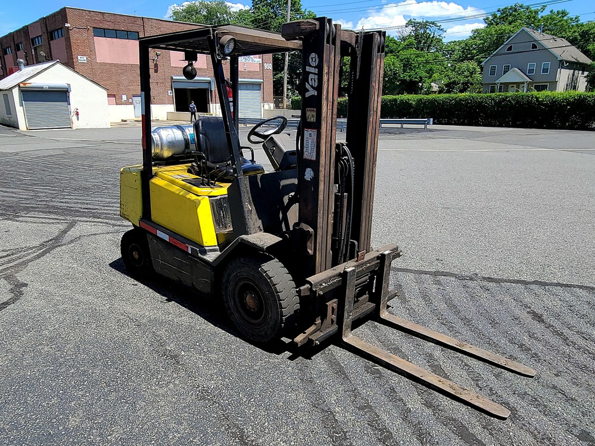 Yale 5,000 lbs. LPG Forklift - Image 6 of 20