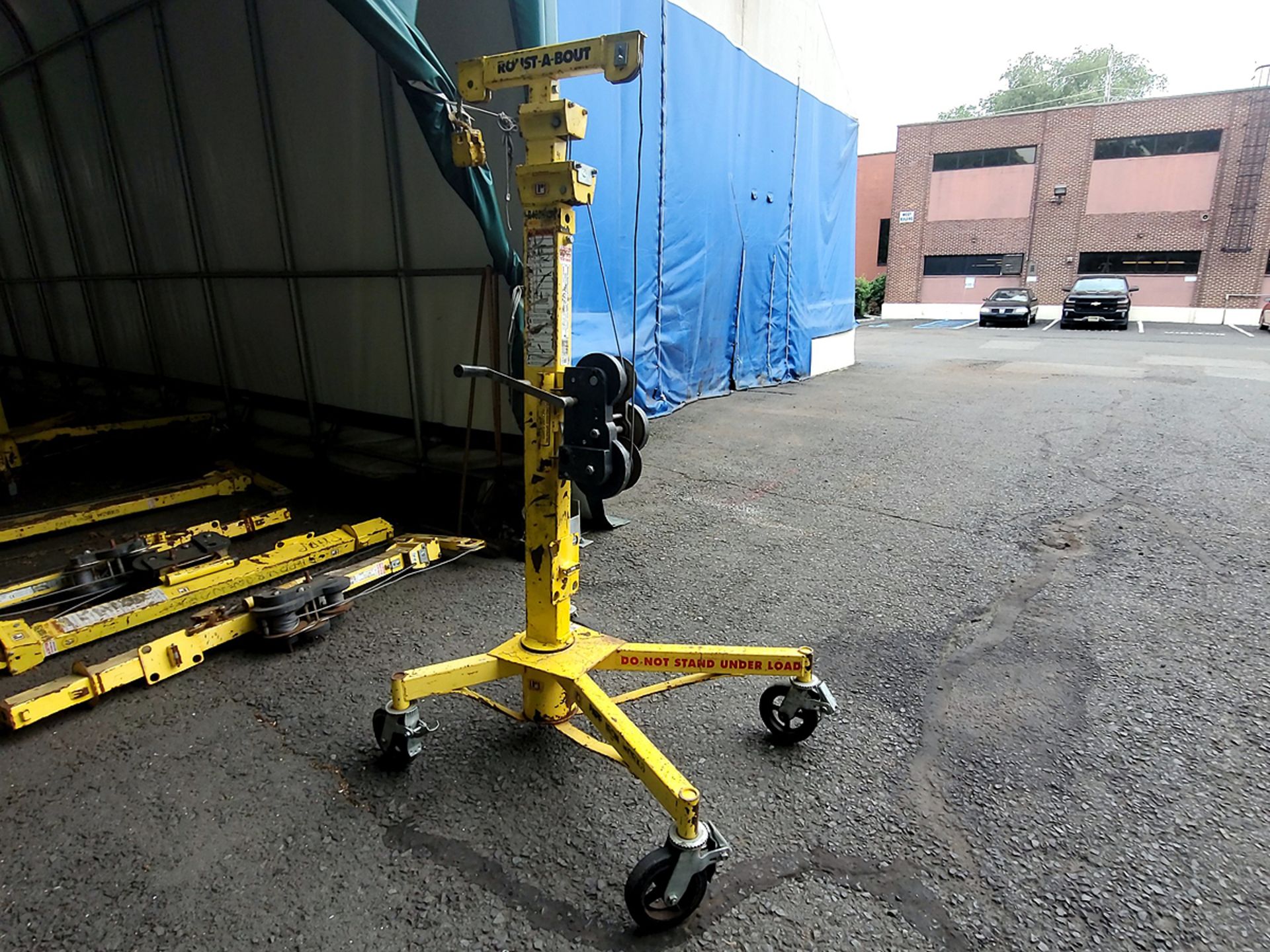 Sumner R-100/R-150 Roust A Bout Lift 1500lb Capacity and 15' Lift Height