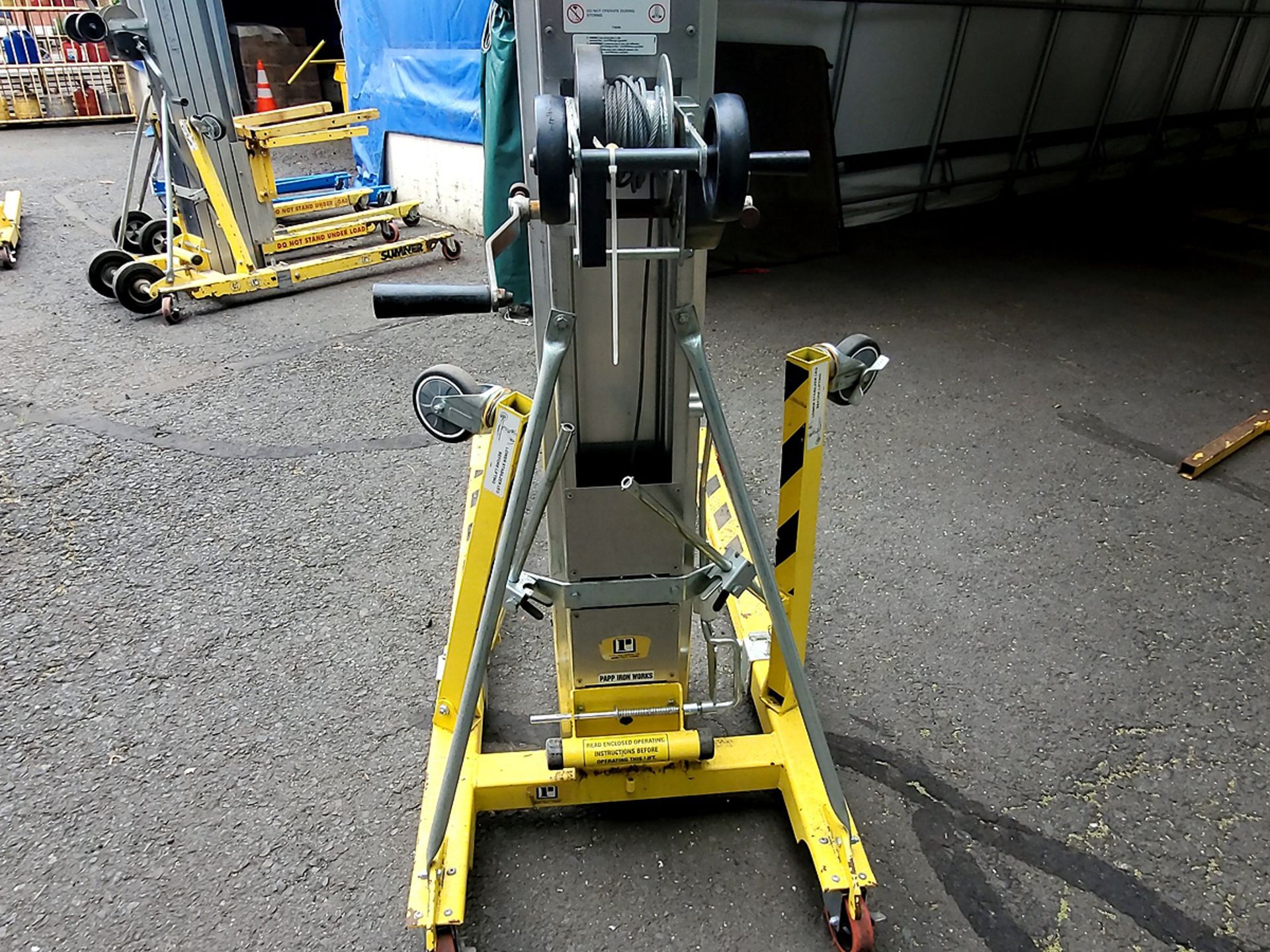 Sumner 2025 - Material Lift, 25 Ft Lifting Height 650lbs max Capacity - Image 2 of 3