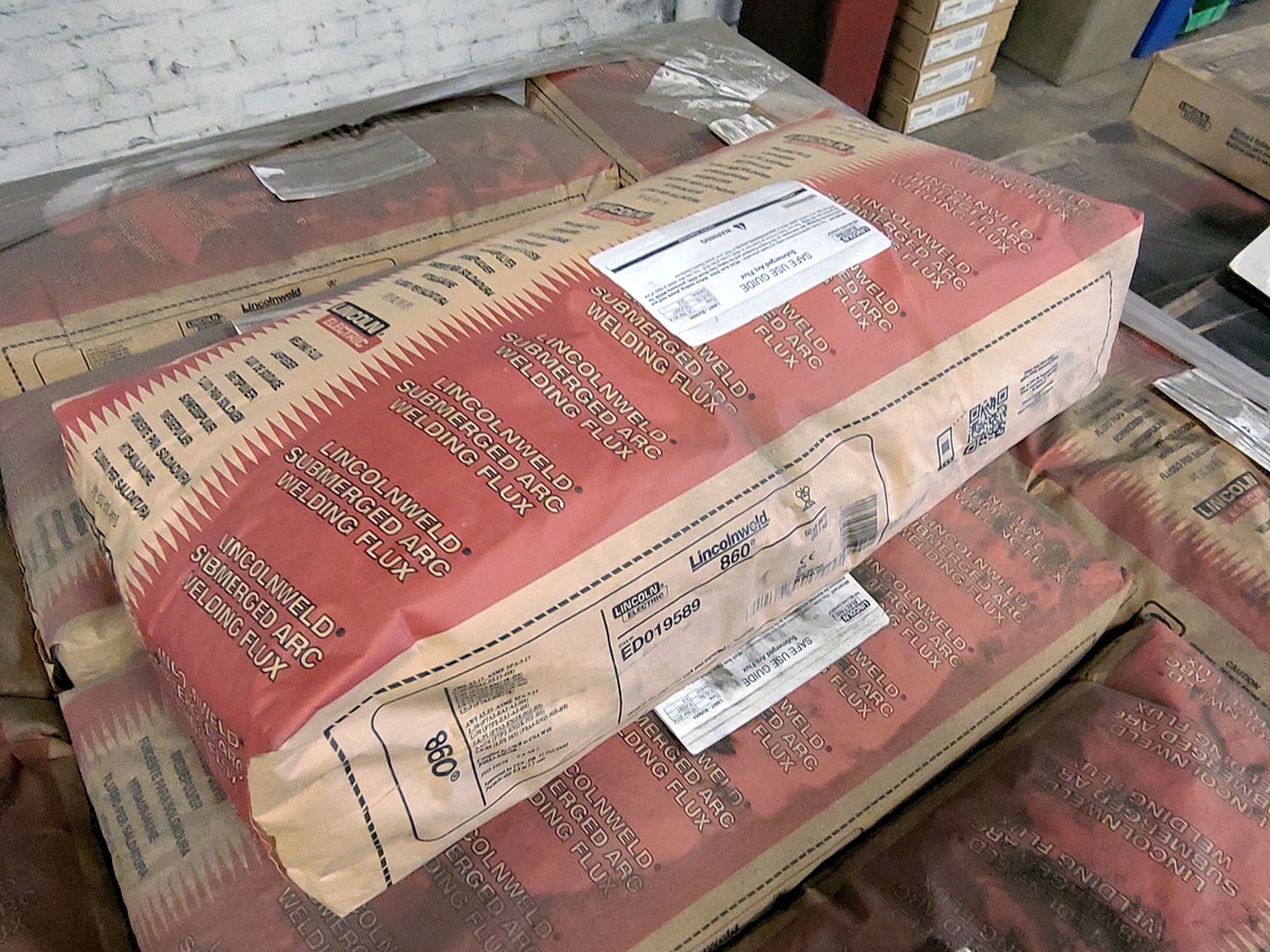 [Each] Bag of Lincoln Electric ED019589 LincolnWeld 860 (50Lbs.)