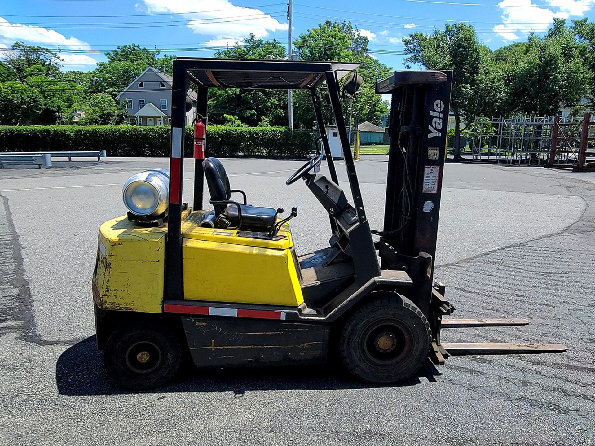 Yale 5,000 lbs. LPG Forklift - Image 5 of 20