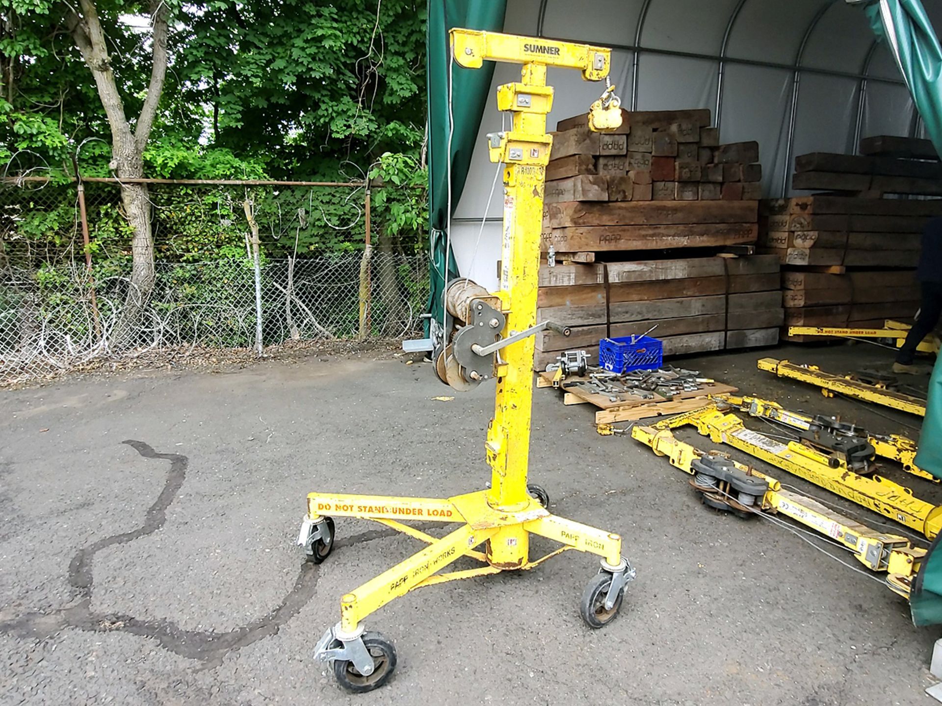 Sumner R-100/R-150 Roust A Bout Lift 1500lb Capacity and 15' Lift Height - Image 2 of 2