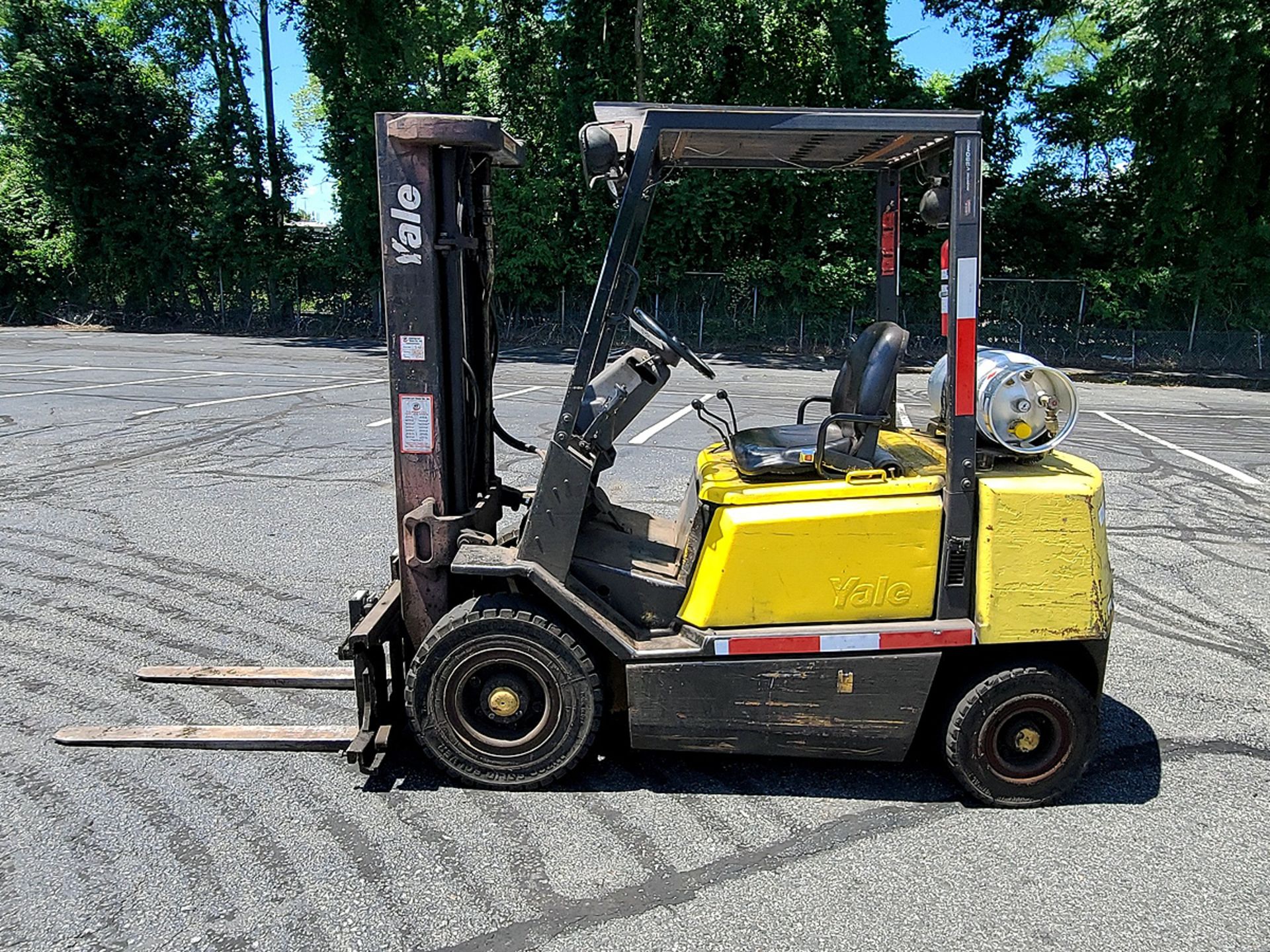 Yale 5,000 lbs. LPG Forklift - Image 2 of 20