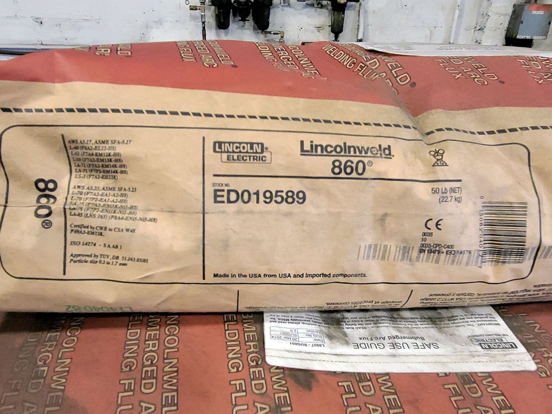 [Each] Bag of Lincoln Electric ED019589 LincolnWeld 860 (50Lbs.) - Image 2 of 2
