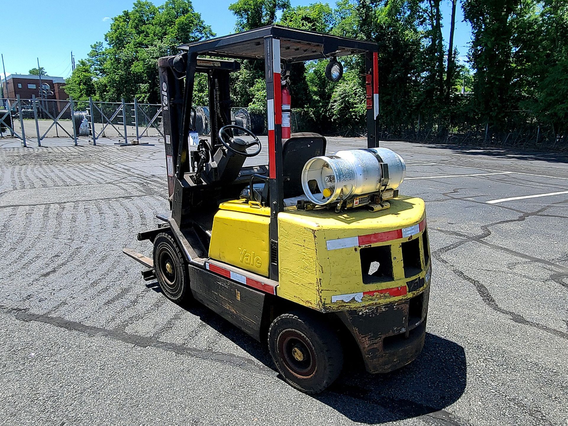 Yale 5,000 lbs. LPG Forklift - Image 3 of 20