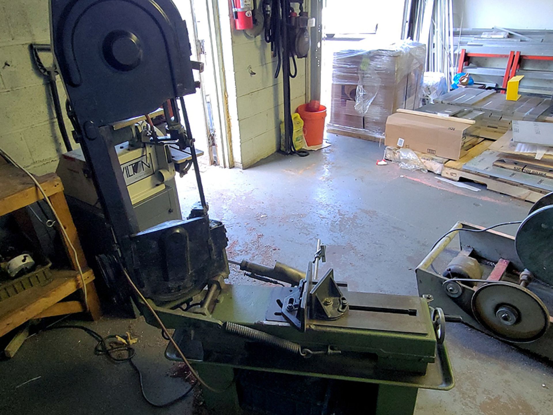 Rong Fu 7" Bandsaw Machine w/ Adjustable Pipe Stand - Image 8 of 12