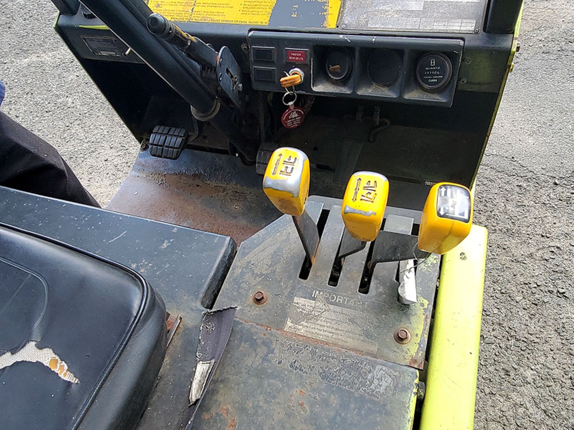 Clark LPG Forklift Model GCS15 - Image 19 of 21