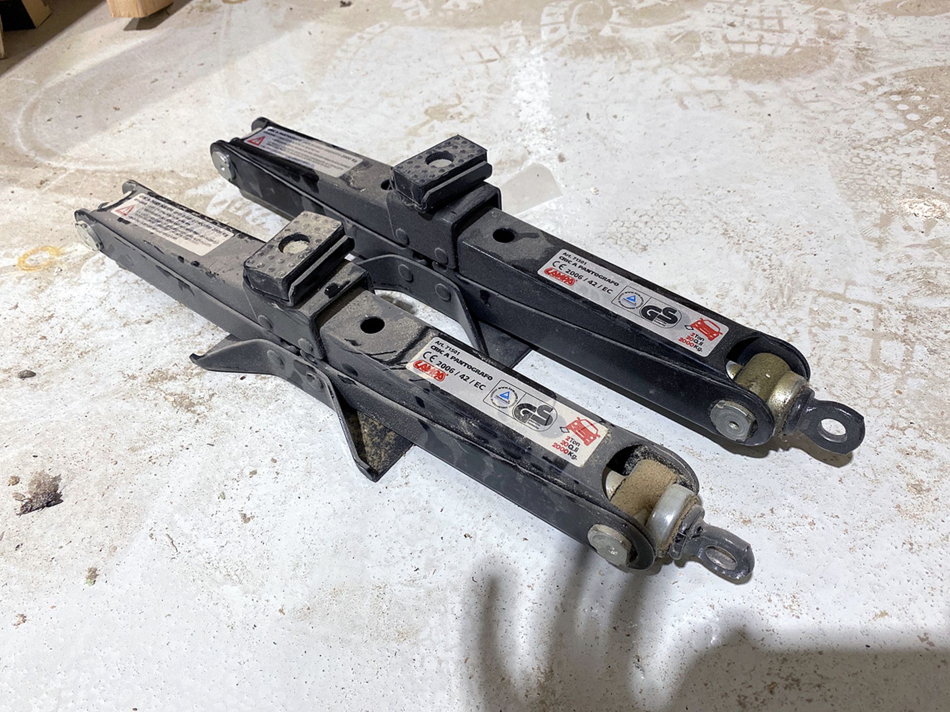 {Each} (2) 2-Ton Automotive Jacks