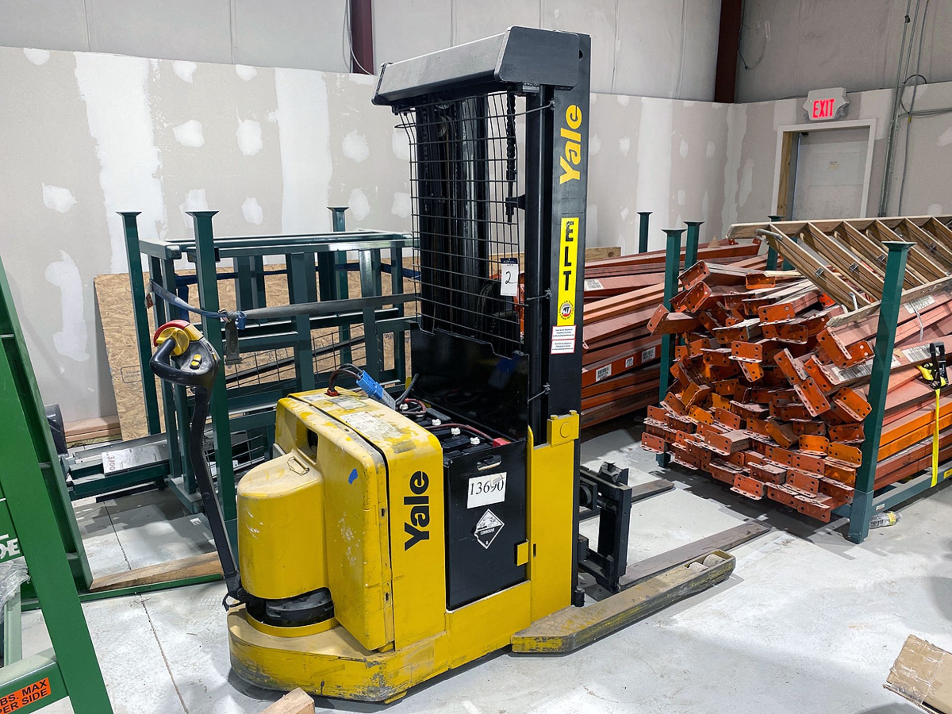 YALE Model MRW030LEN24TE083 3-Stage, 24V, Walkie- Stacker (4,000lbs Capacity) - Image 2 of 7