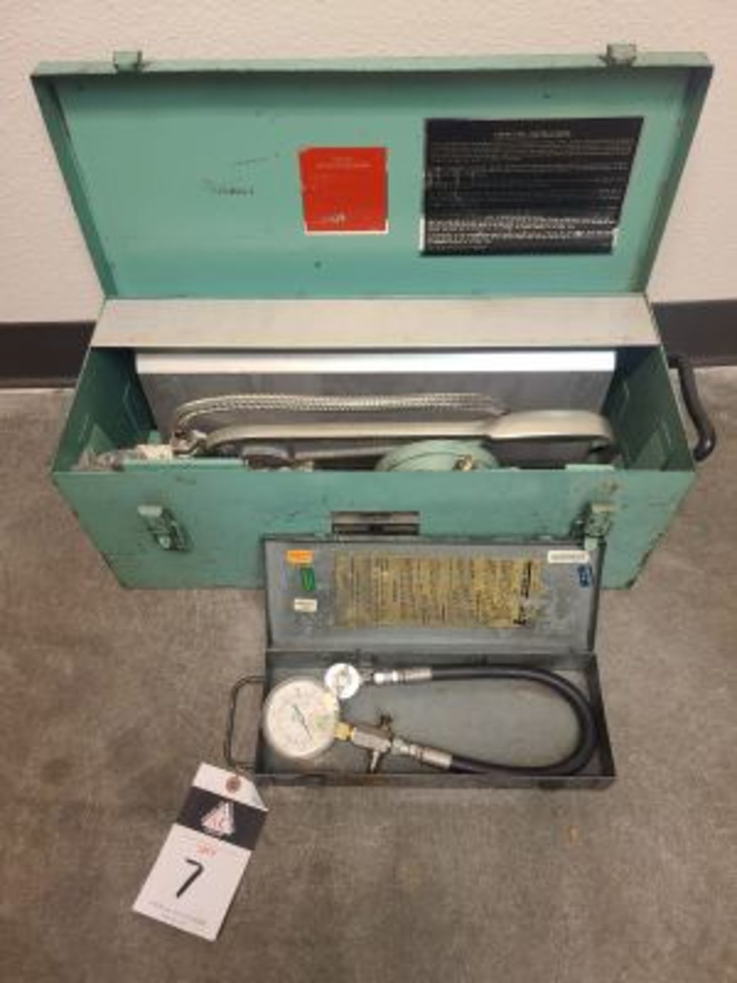 Ametek T-3A Comparator Pressure Tester and 4000 PSI Prssure Gage (SOLD AS-IS - NO WARRANTY)