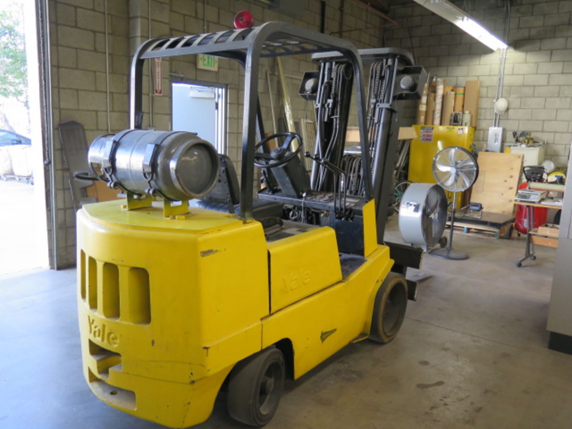 Yale GLC060RDNUAE083SPL 5500 Lb Cap LPG Forklift s/n N484900 w/ 3-Stage Mast, 190” Lift SOLD AS IS - Image 2 of 15