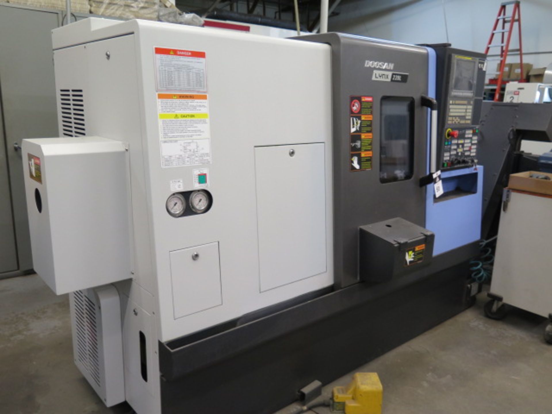 NOV/2015 Doosan LYNX 220LC CNC Turning Center s/n ML0022-006455 w/ Fanuc i Series, SOLD AS IS - Image 3 of 19