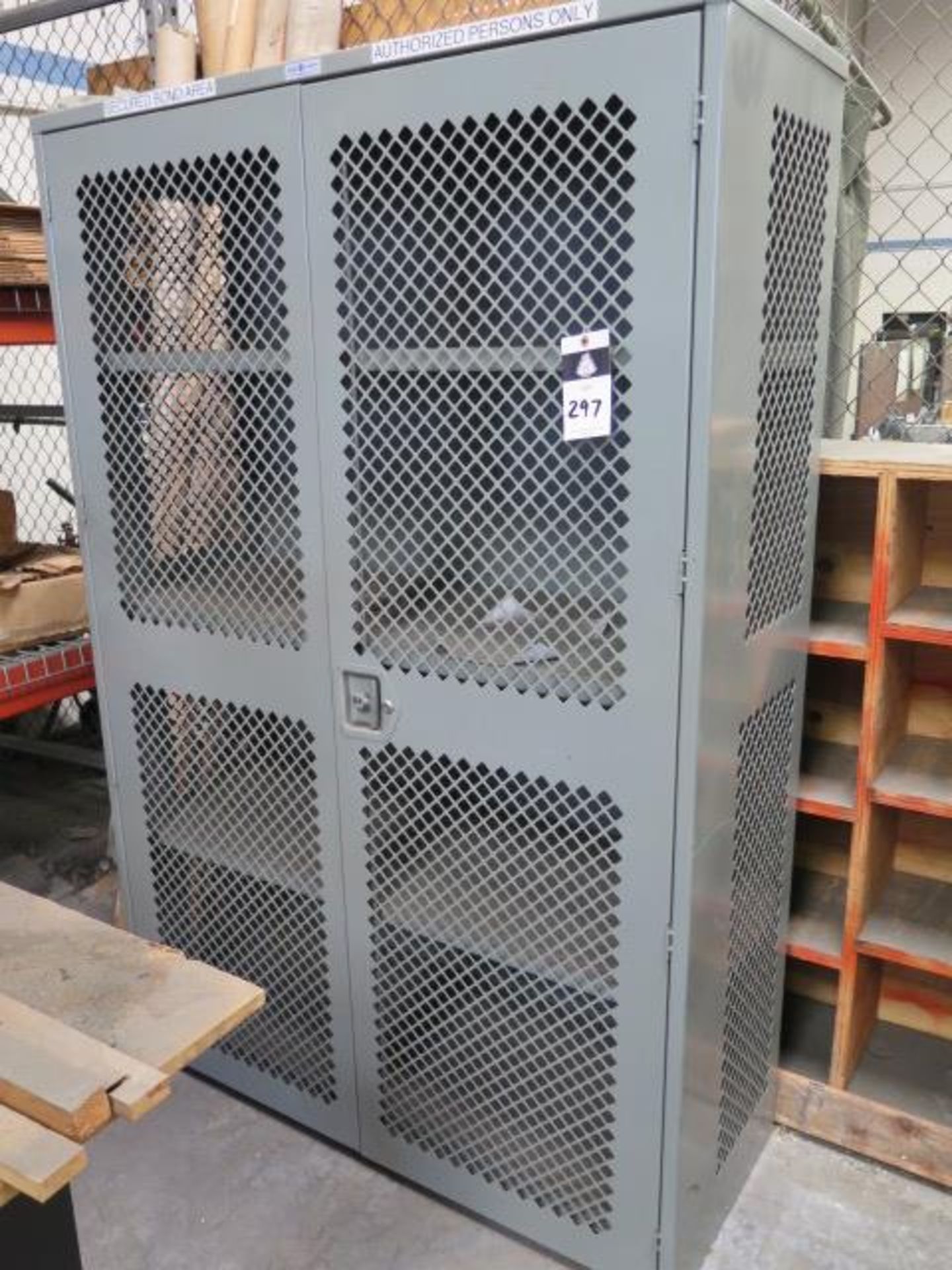 Grizzly Heavy Duty Lockable Storage Cabinet (SOLD AS-IS - NO WARRANTY)