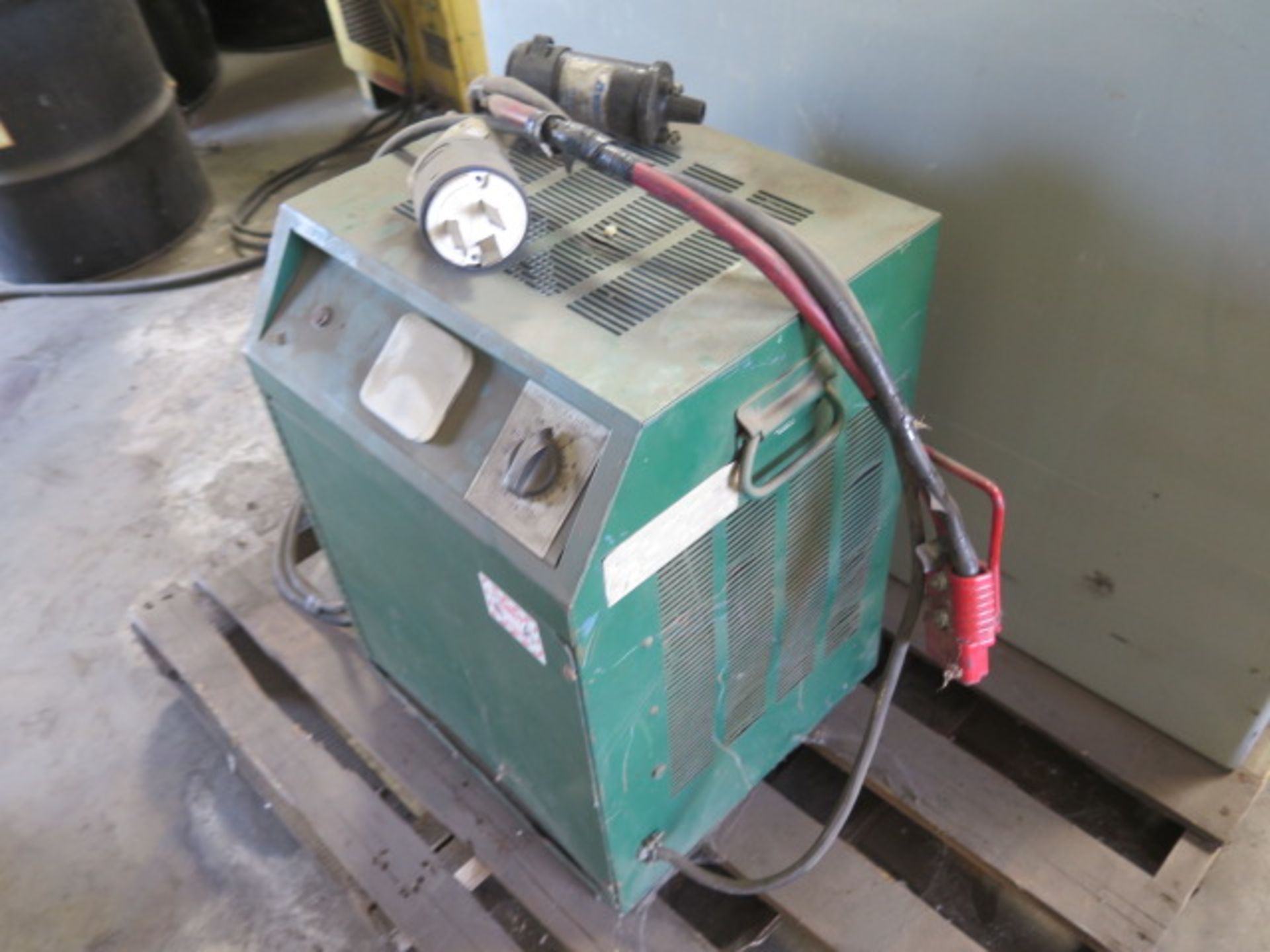 Forklift Battery and Charger (SOLD AS-IS - NO WARRANTY) - Image 7 of 11