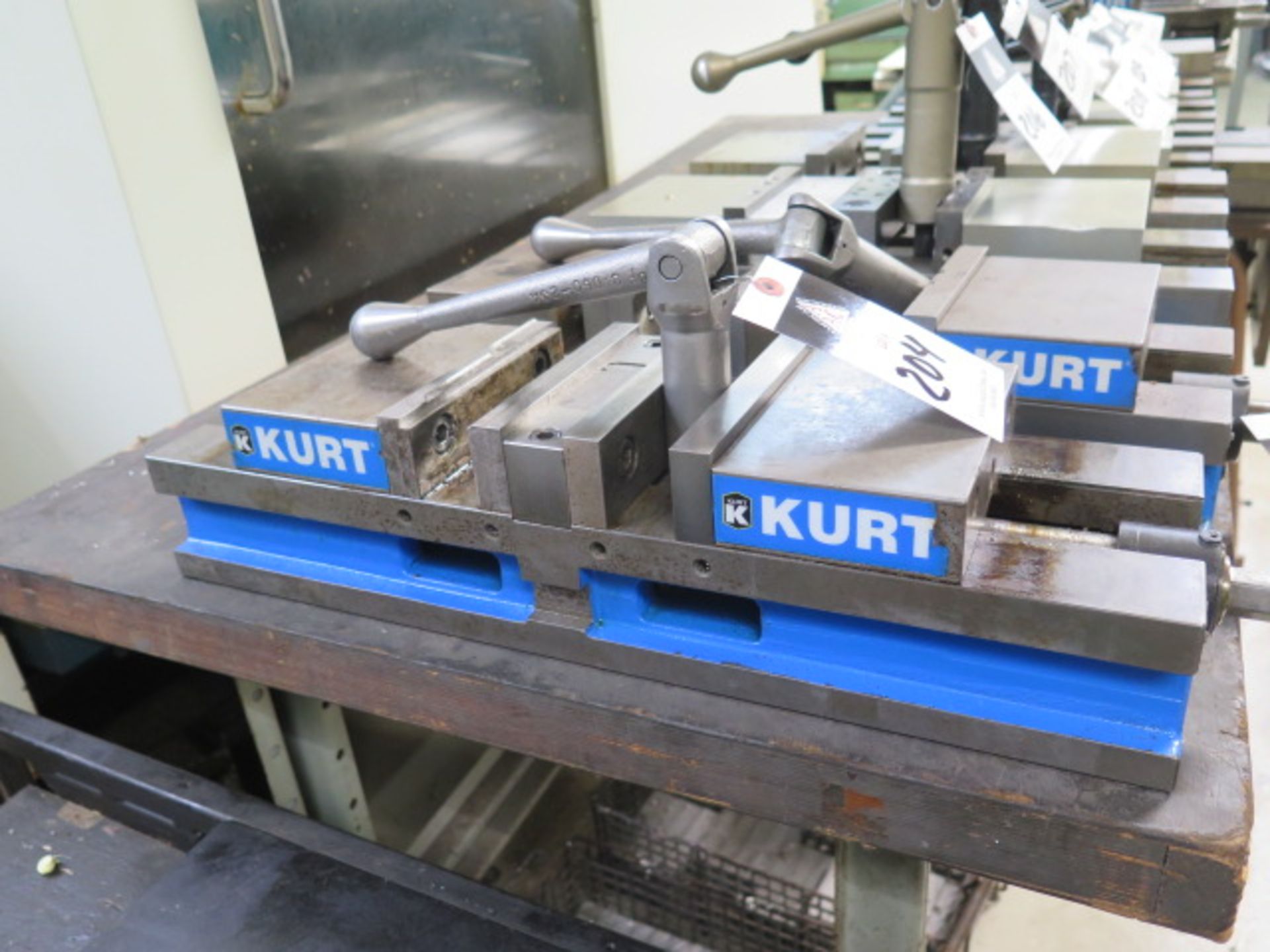 Kurt 6" Double-Lock Vise (SOLD AS-IS - NO WARRANTY) - Image 2 of 5