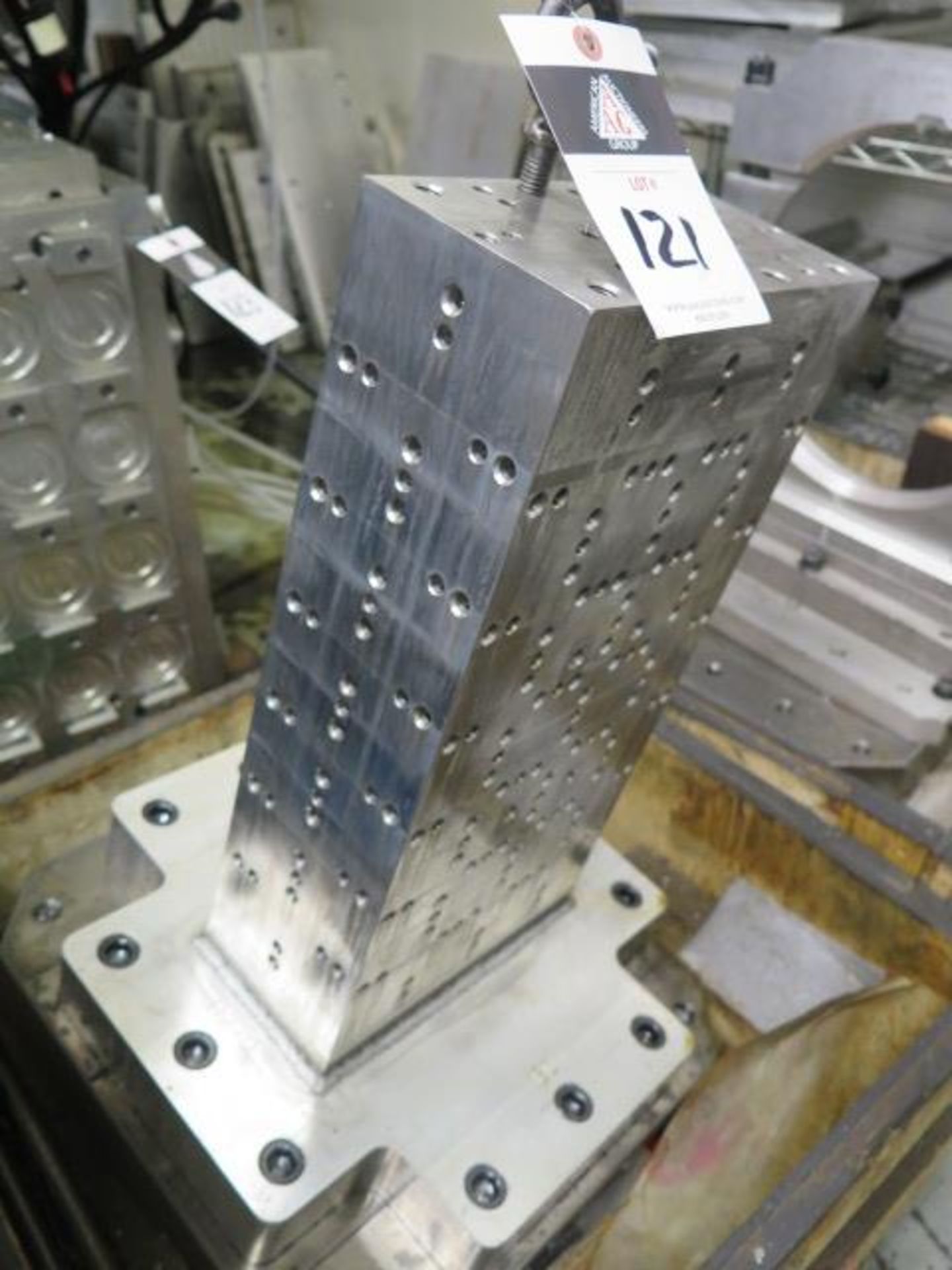 Makino 15 3/4" x 15 3/4" Pallet w/ Aluminum Tombstone (Machined to Attach Kurt DT20 Dove-Lock Vises) - Image 2 of 4