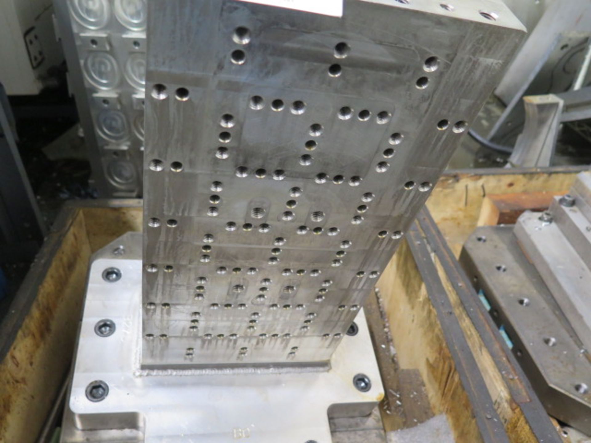 Makino 15 3/4" x 15 3/4" Pallet w/ Aluminum Tombstone (Machined to Attach Kurt DT20 Dove-Lock Vises) - Image 4 of 4