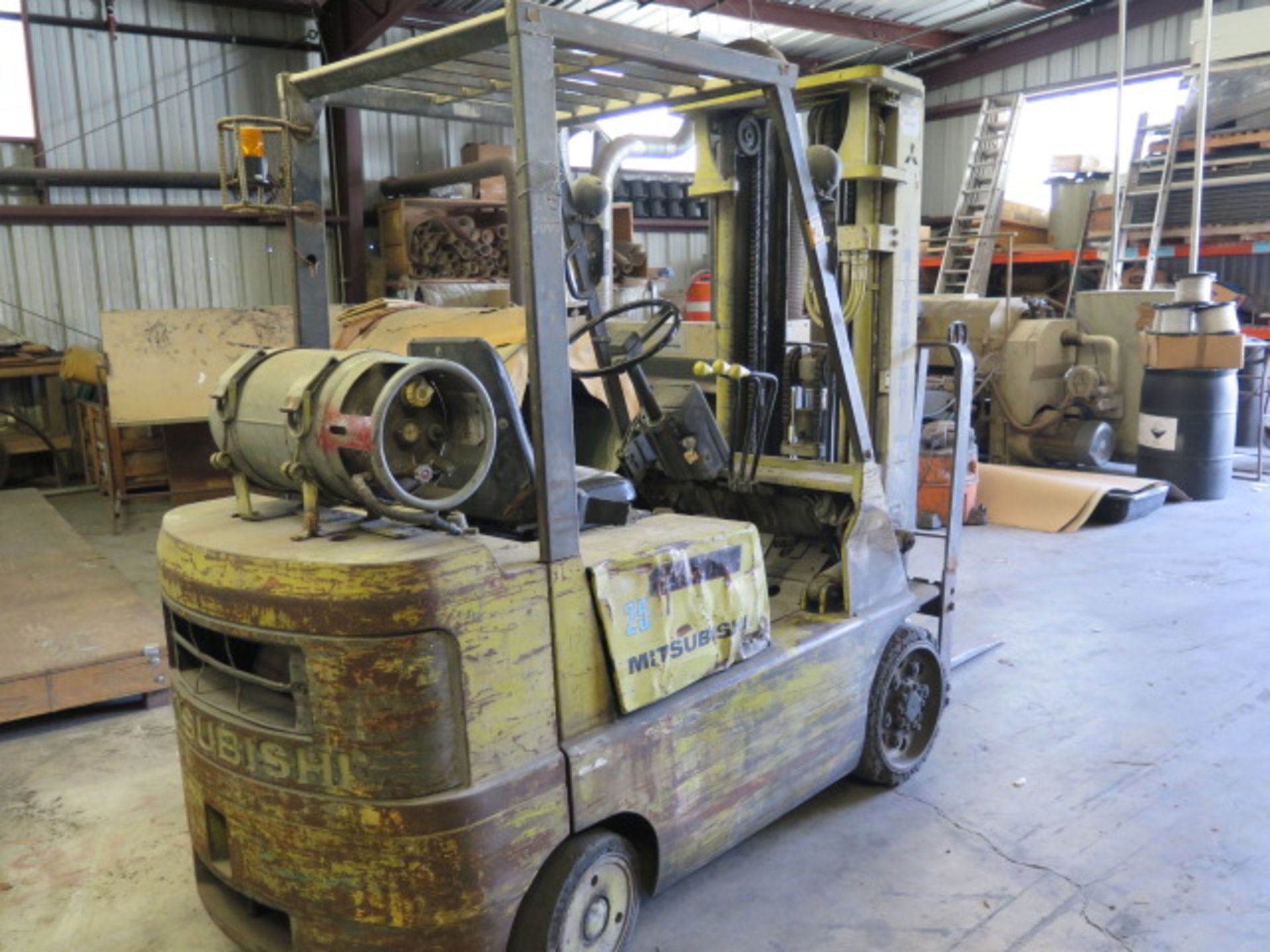 Mitsubishi FGC25 5000 Lb Cap LPG Forklift s/n AF62A-53032 w/ 3-Stage, 189” Lift Height, SOLD AS IS - Image 2 of 14