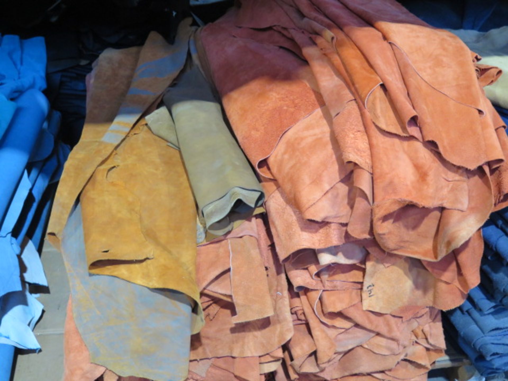 Leather Splits Mixed, 15,000 Sq/Ft, 500 Sides (SOLD AS-IS - NO WARRANTY) - Image 5 of 17