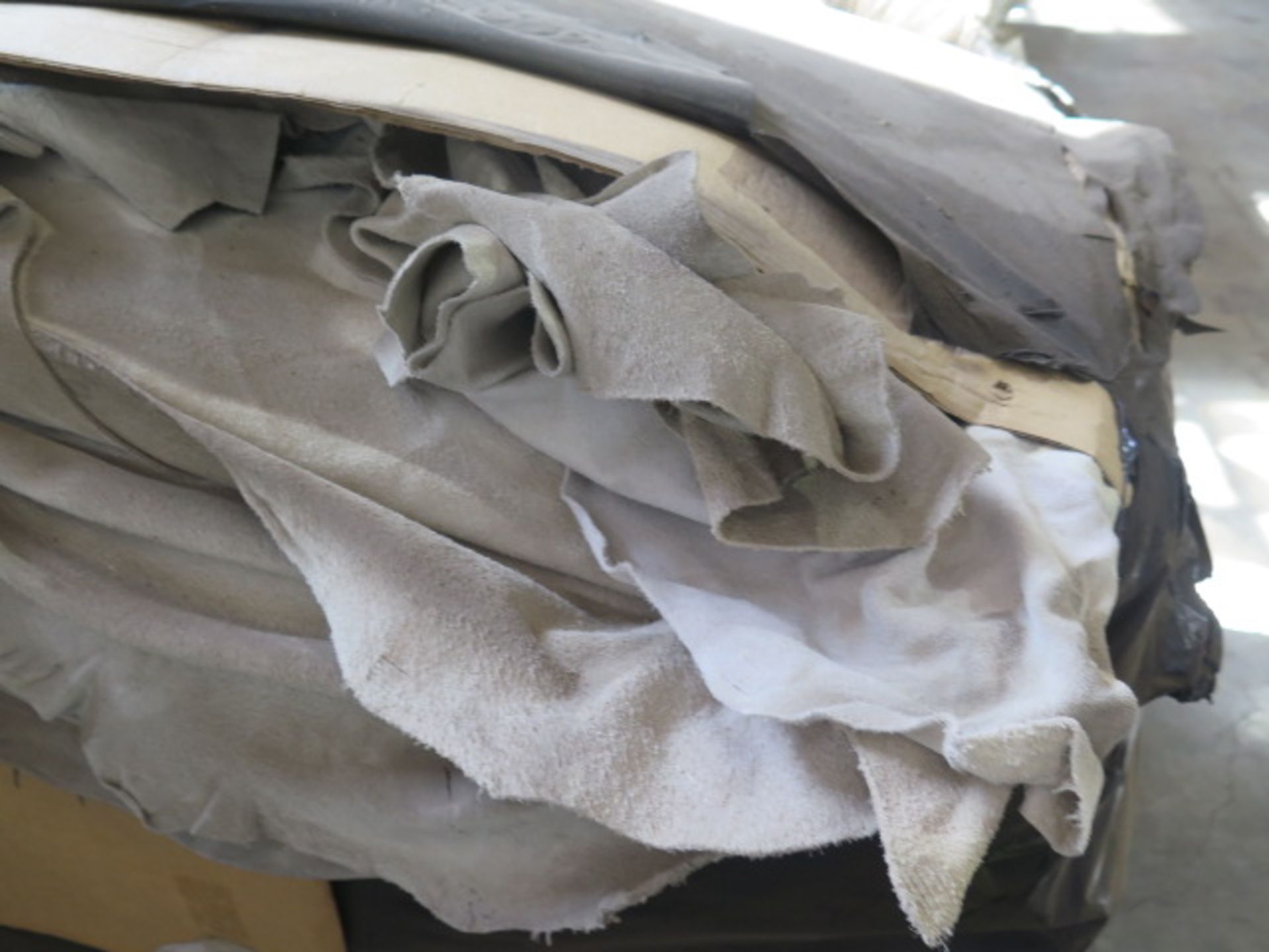 Leather Splits, 1.2mm, White, 15,000 Sq/Ft, Hides (SOLD AS-IS - NO WARRANTY) - Image 4 of 8