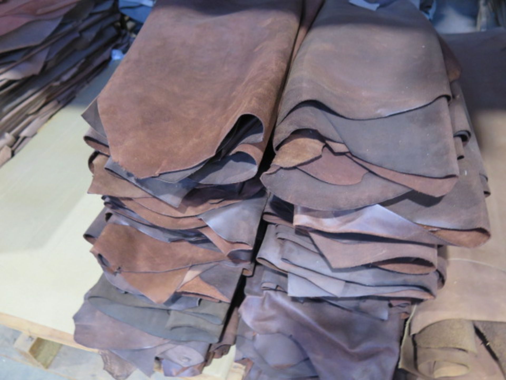 Leather Splits Mixed, 5000 Sq/Ft, 200 Sides (SOLD AS-IS - NO WARRANTY) - Image 10 of 11
