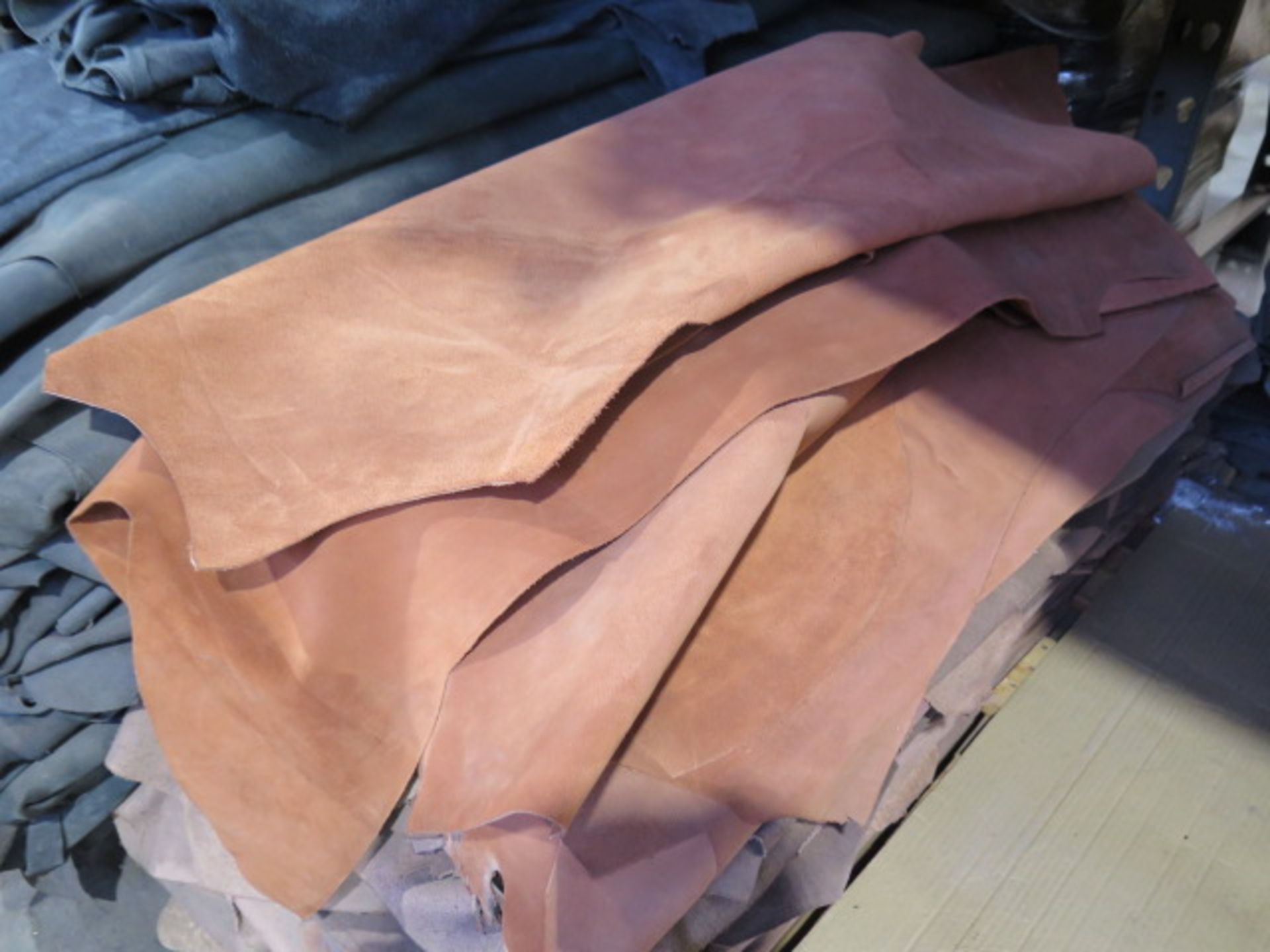 Leather Splits Mixed, 5000 Sq/Ft, 200 Sides (SOLD AS-IS - NO WARRANTY) - Image 4 of 11