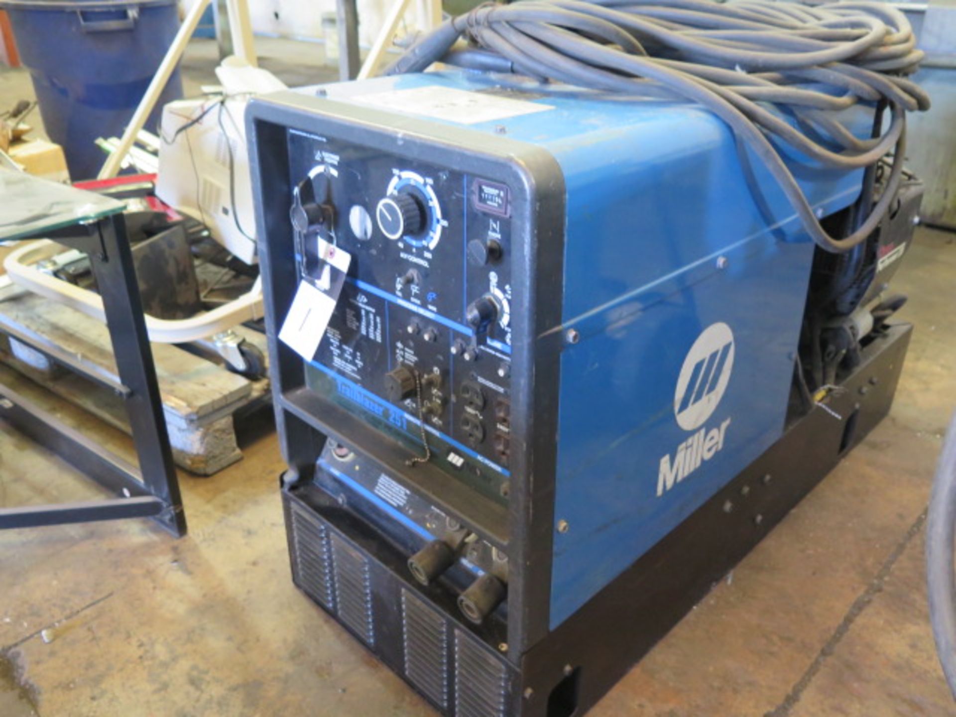 Miller Trailblazer 251 CC-CV AC/DC 4000 Watt Gas Powered Welder / Generator w/Onan Engine,SOLD AS IS - Image 3 of 8