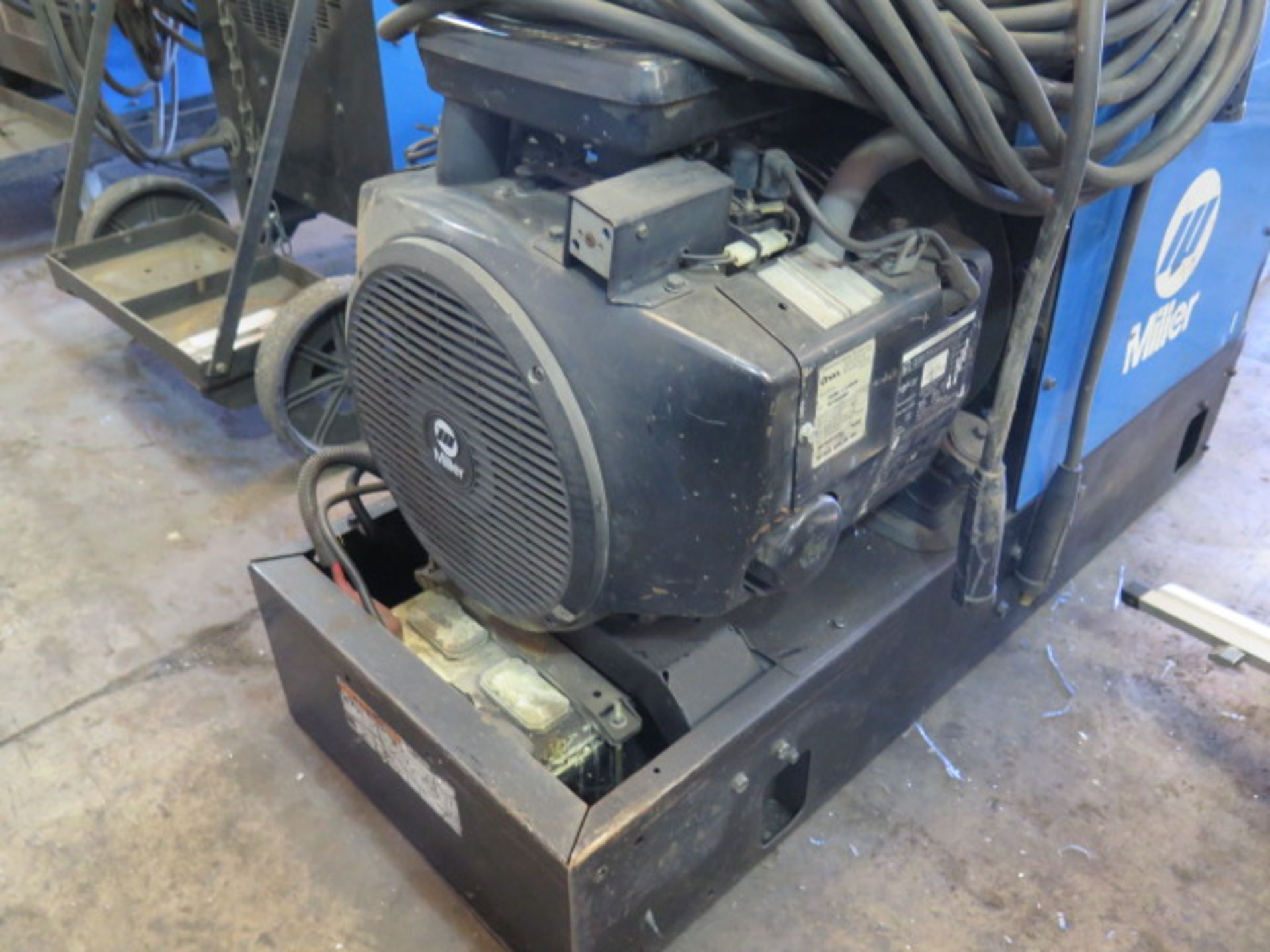 Miller Trailblazer 251 CC-CV AC/DC 4000 Watt Gas Powered Welder / Generator w/Onan Engine,SOLD AS IS - Image 6 of 8