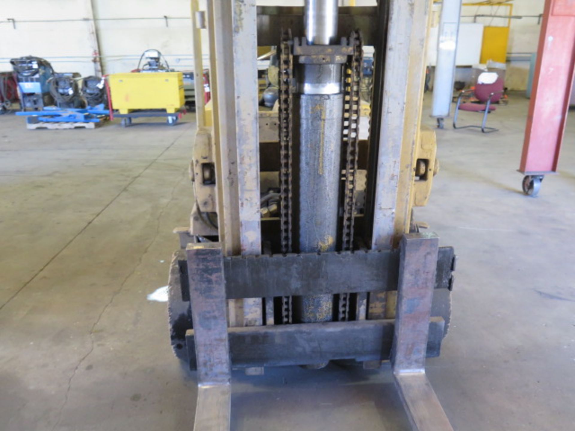 Clark C500-80 7250 Lb Cap LPG Forklift s/n 685-285-22511072 w/ 3-Stage, 180" Lift Height, SOLD AS IS - Image 7 of 13