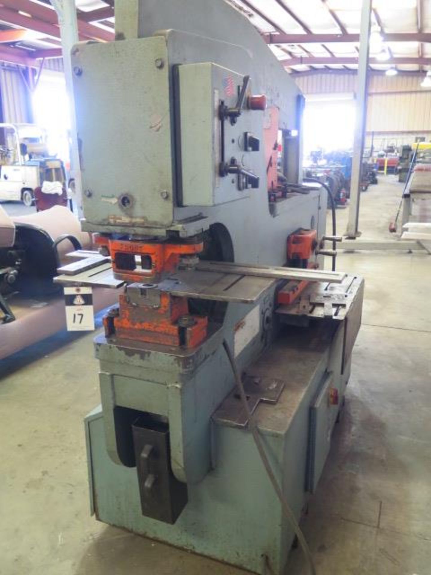 Scotchman 12012-24M 120 Ton Hydraulic Iron Worker s/n 50959M0807 w/ 1.5" thru 1" Punch, SOLD AS IS - Image 3 of 18