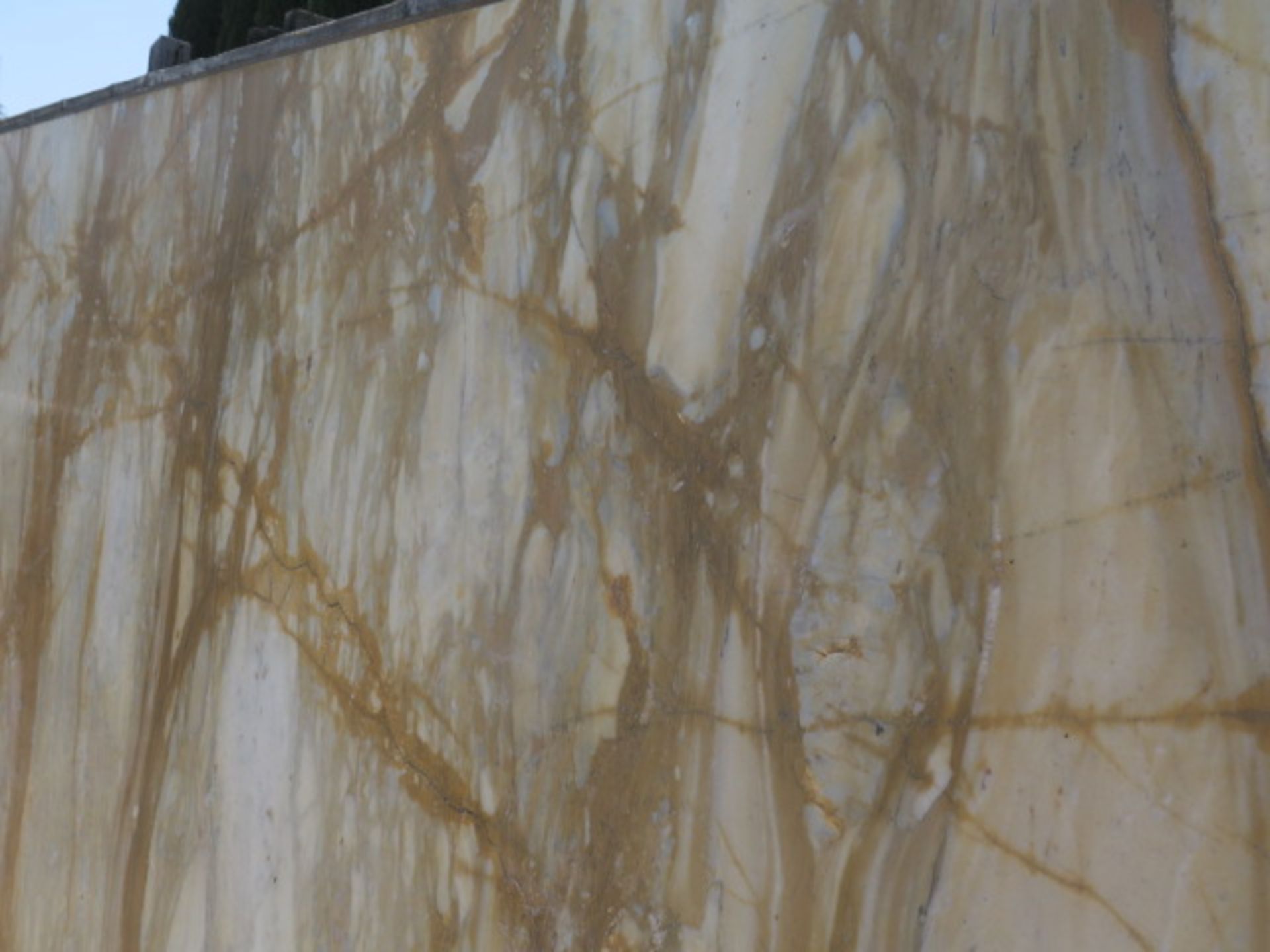 Sienna Gold Marble (5 Slabs) (SOLD AS-IS - NO WARRANTY) - Image 4 of 7