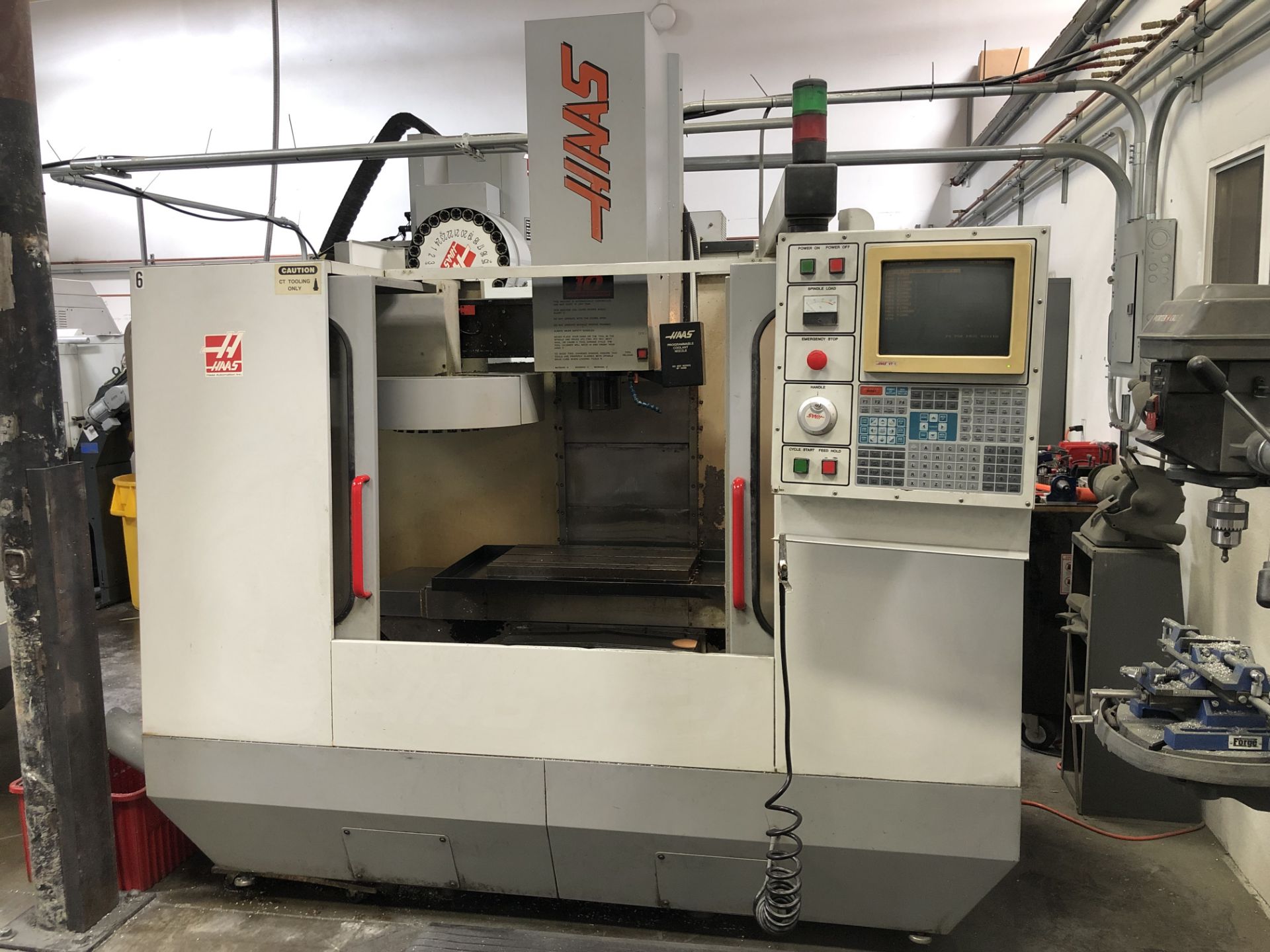 1995 Haas VF-1 CNC Vertical Machining Center s/n 5128 w/ Haas Controls, 20-Station ATC, 40-Taper Spi