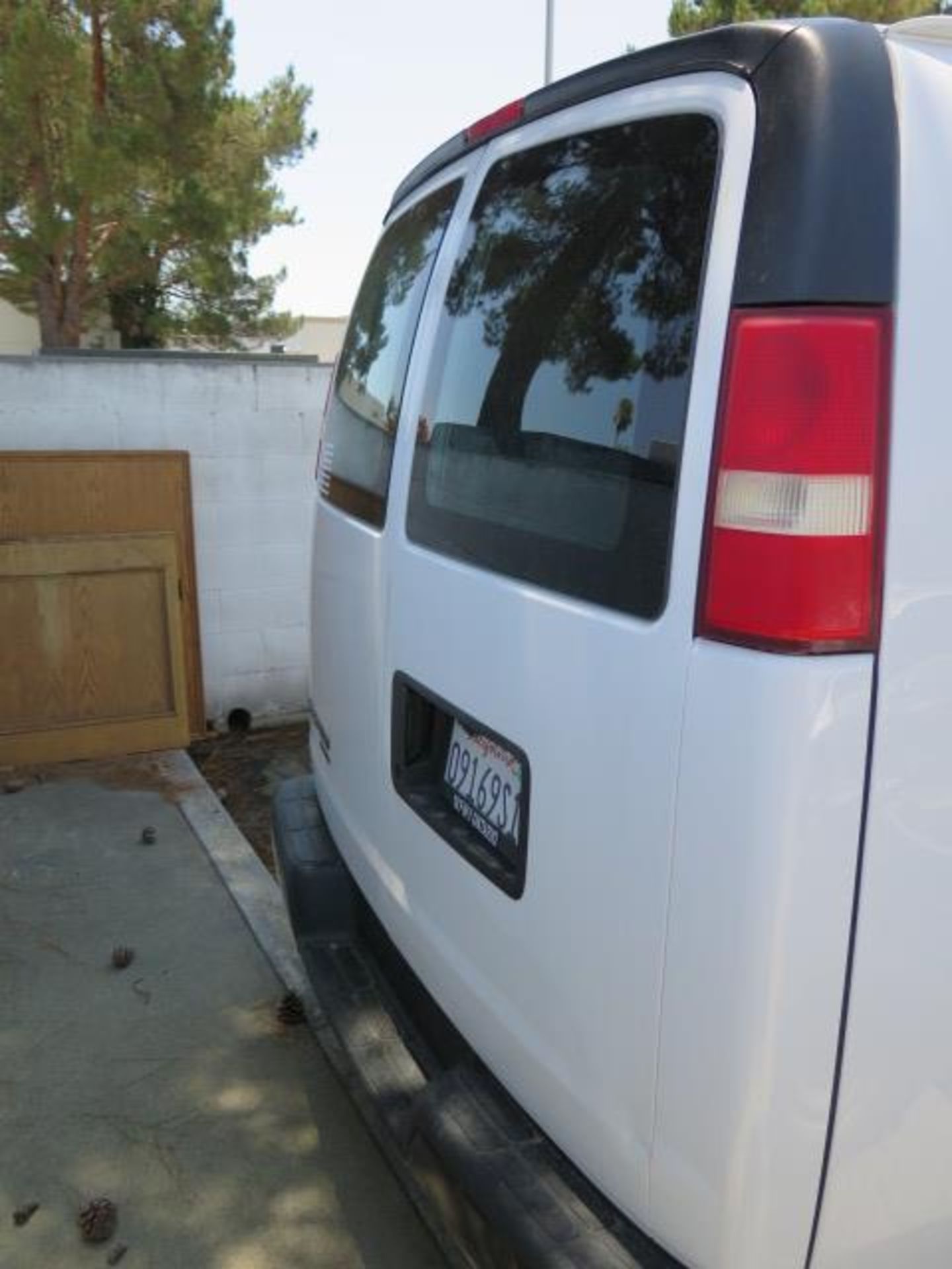 2014 Chevrolet Express Cargo Van Lisc# 09169S1 w/ Vortec V8 Gas Engine, Automatic Trans, SOLD AS IS - Image 5 of 23