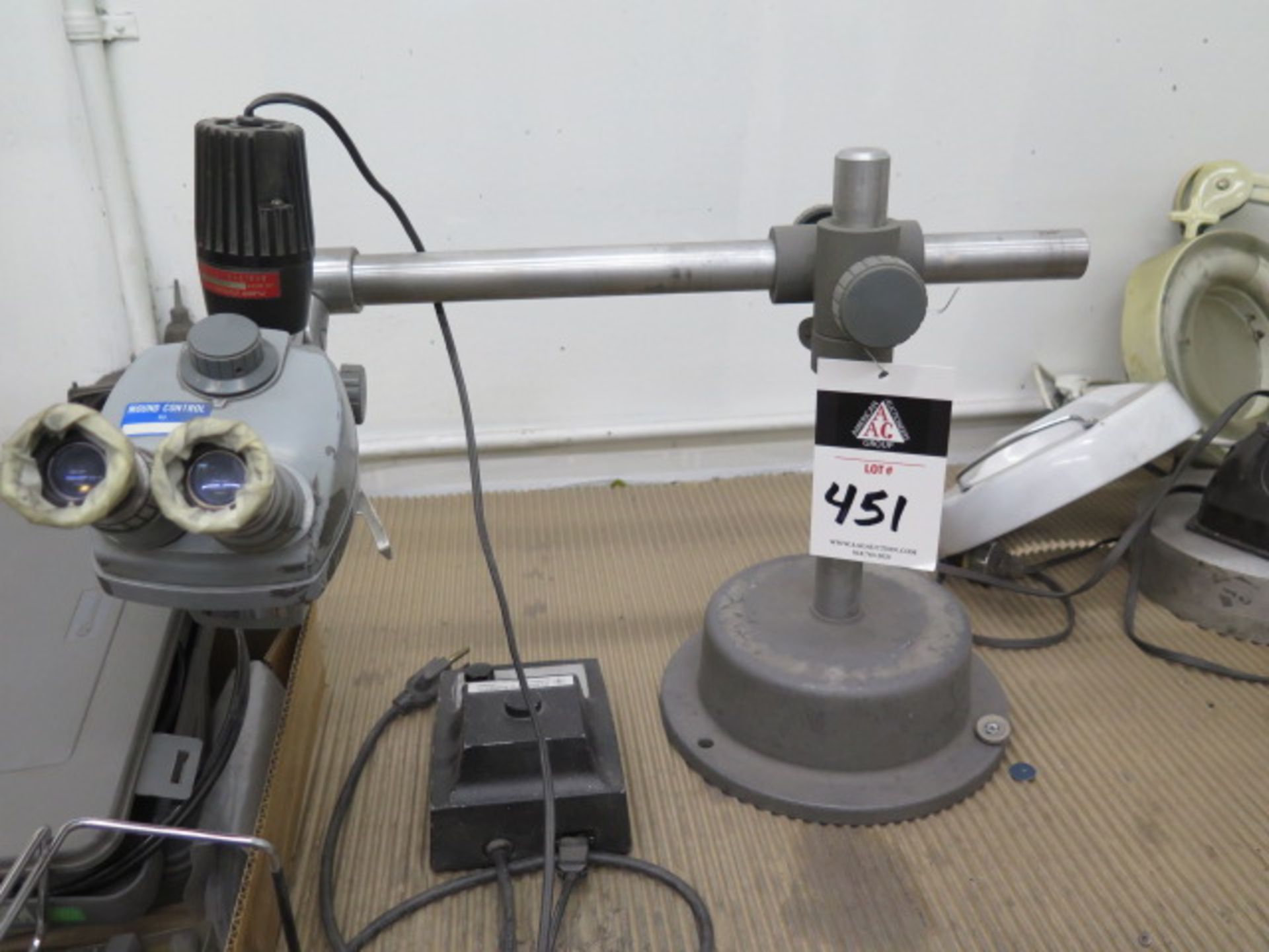 Stereo Microscope w/ Light Source (SOLD AS-IS - NO WARRANTY)