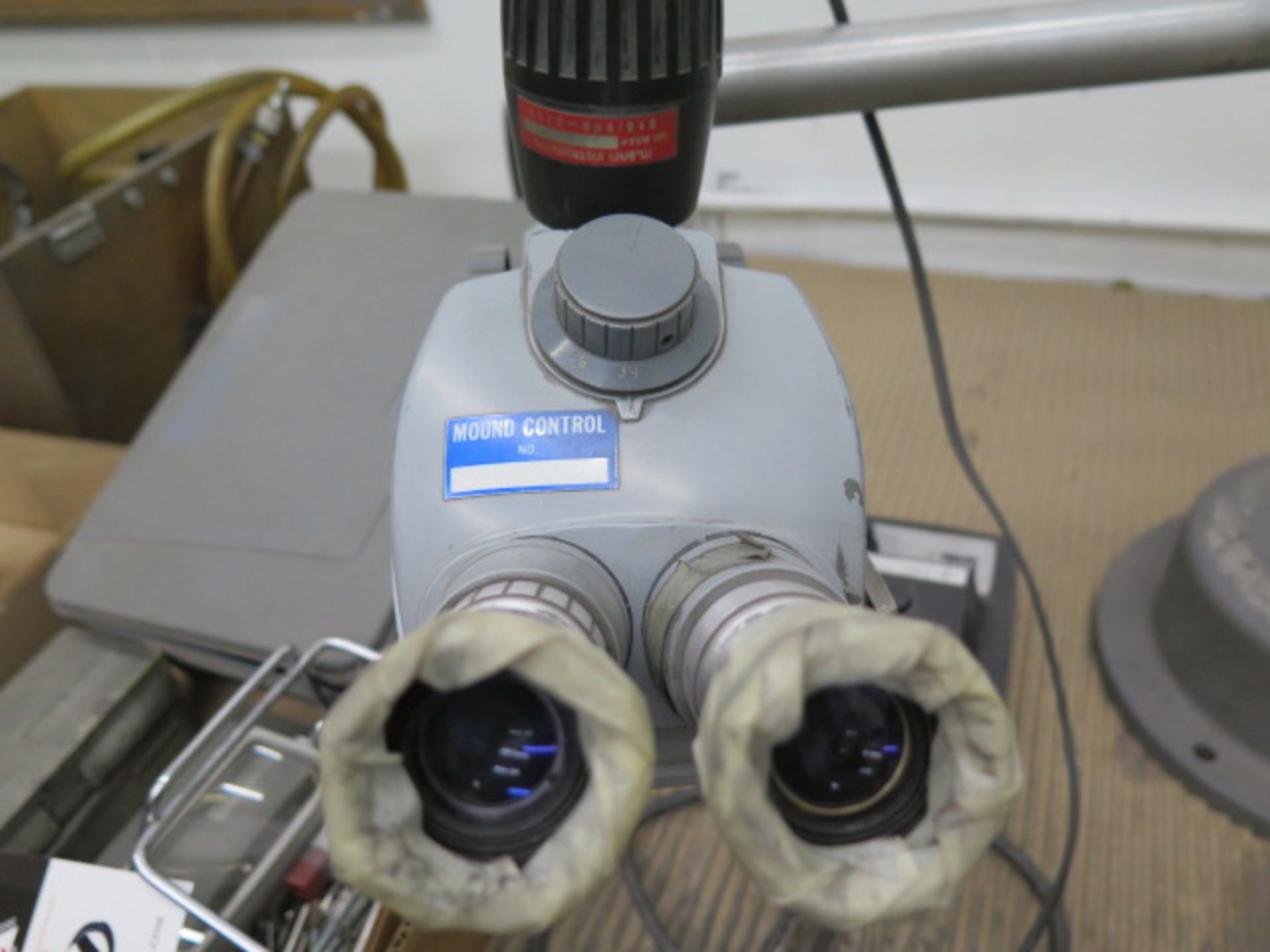 Stereo Microscope w/ Light Source (SOLD AS-IS - NO WARRANTY) - Image 4 of 6