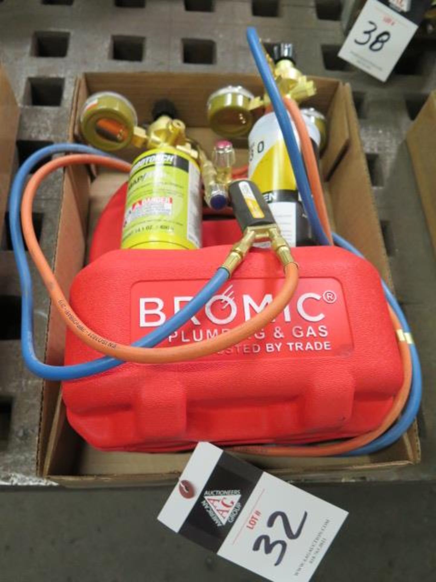 Bromic Torch Setw/ Acces (SOLD AS-IS - NO WARRANTY)