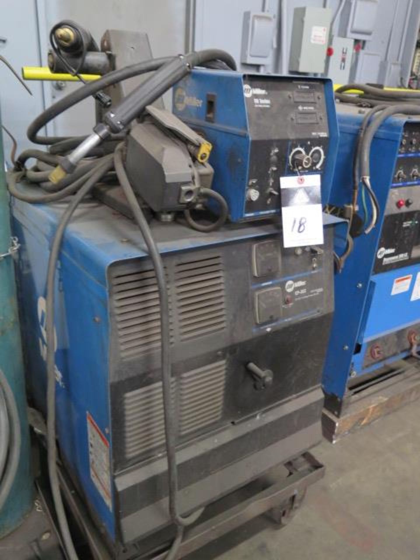 Miller CP-302 CVCV-DC Arc Welding Power Source w/ Miller 60 Series Wire Feeder (SOLD AS-IS - NO - Image 3 of 8