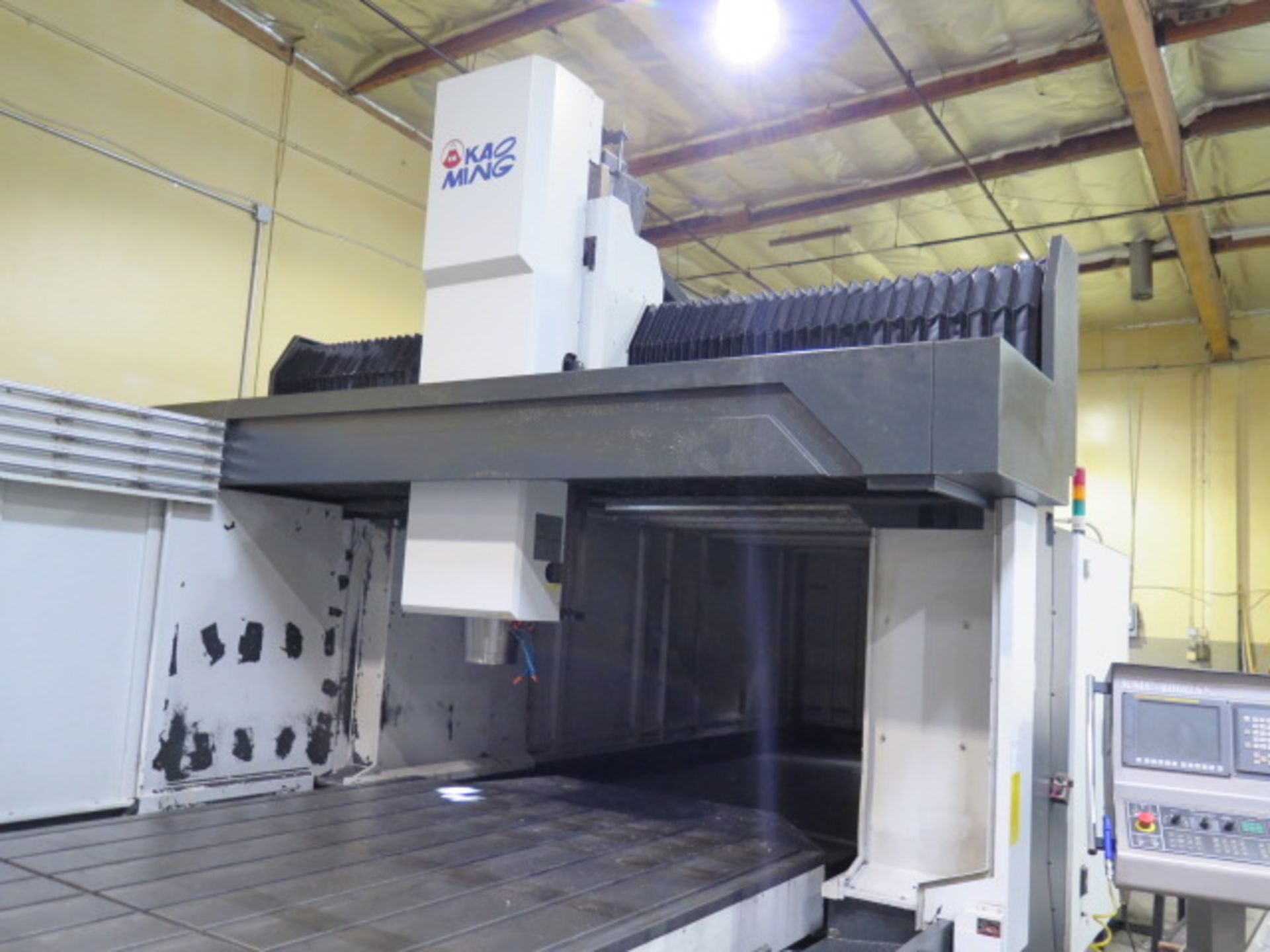 2015 Kao Ming KMC-4000 SV Bridge Style CNC VMC, s/n 415M205 w/ Fanuc Series 0i-MD, SOLD AS IS - Image 5 of 23