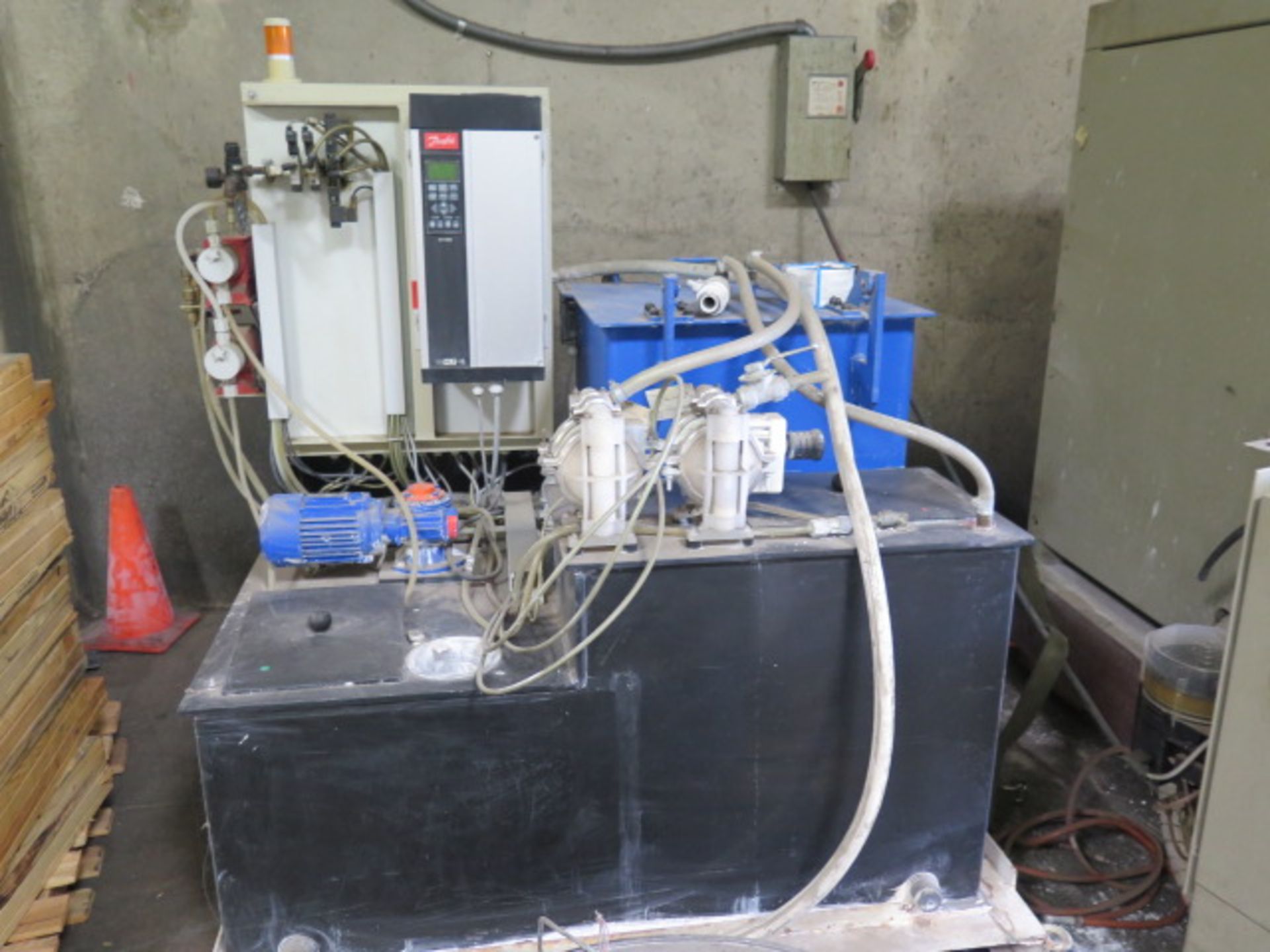 Almco V-17 DTC Media Tumbler s/n 050106 w/ Almco Controls, Slurry Dispenser, SOLD AS IS - Image 6 of 15