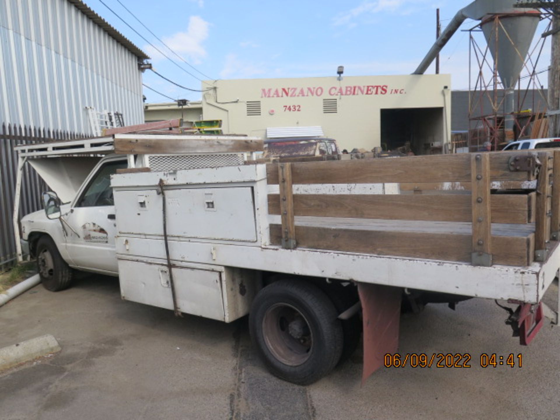 1986 Toyota 9' Stake Bed Truck Lisc# 2U25848 w/Gas Engine, Manual Trans, Dual Rear Wheels SOLD AS IS