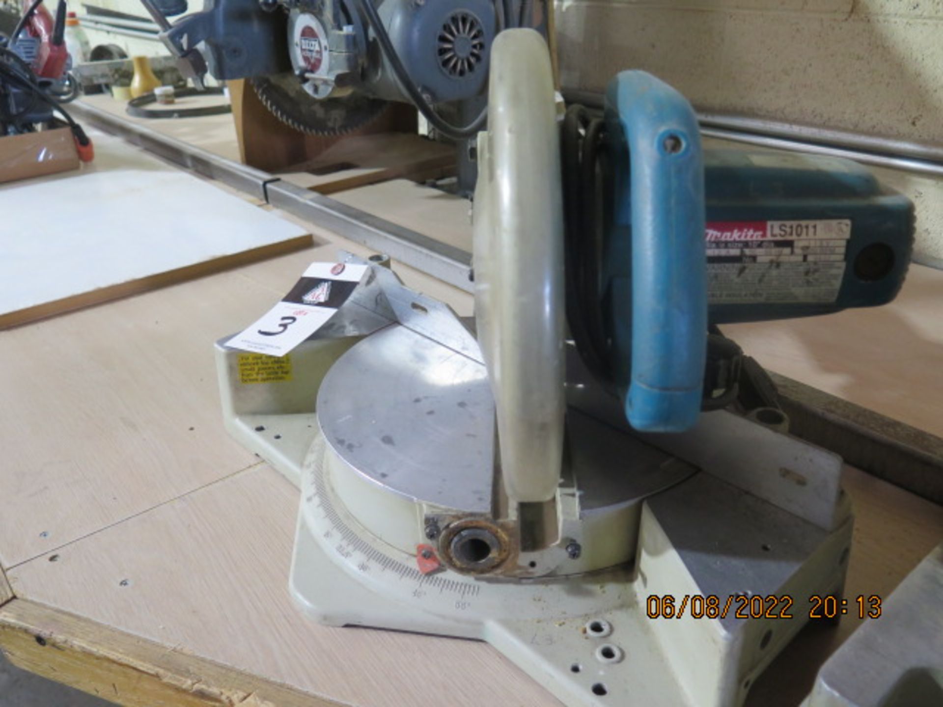 Makita Miter Saw (SOLD AS-IS - NO WARRANTY) - Image 4 of 6