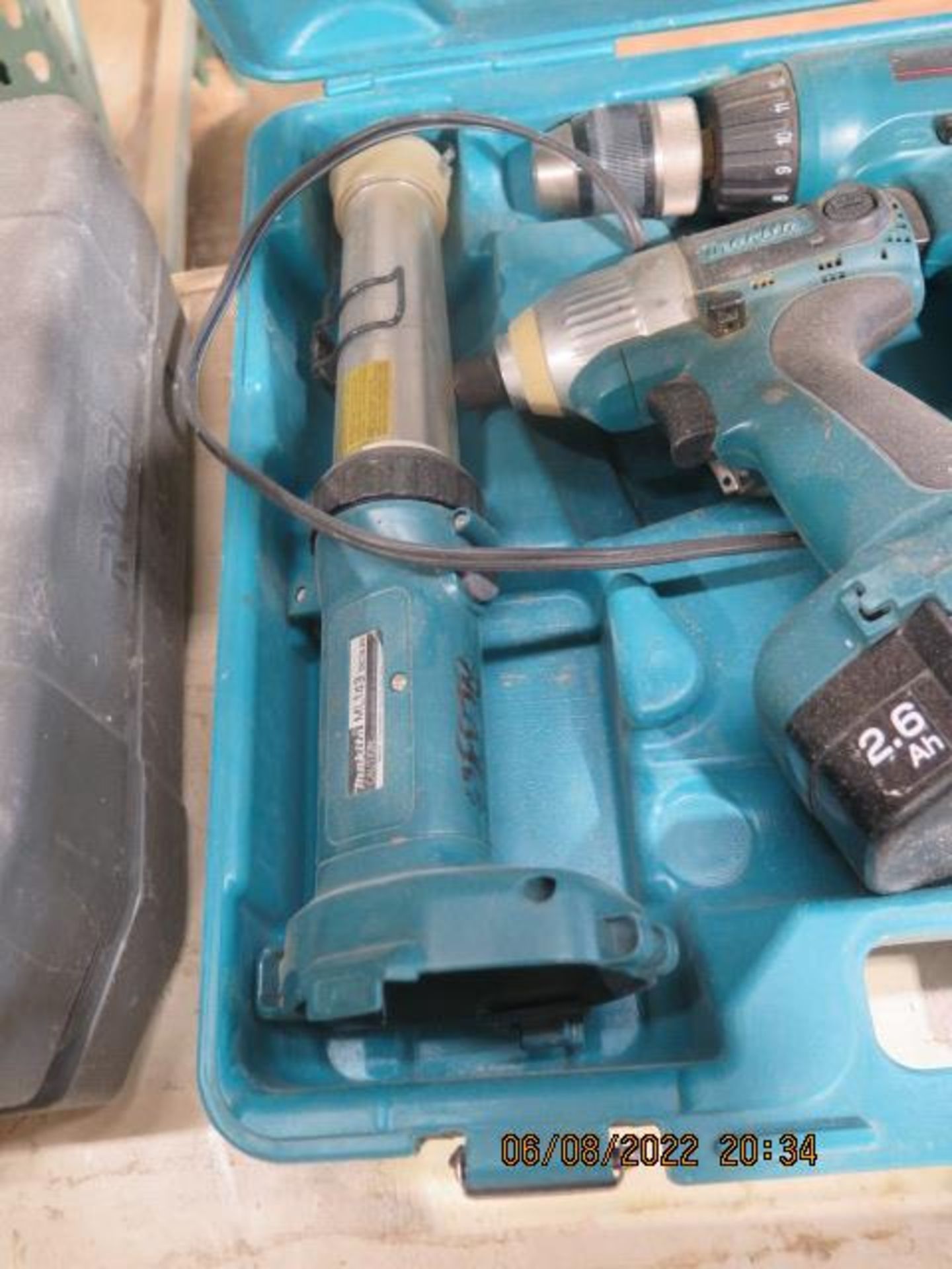 Makita 18 Volt Drill and Nut Driver Set (SOLD AS-IS - NO WARRANTY) - Image 3 of 5