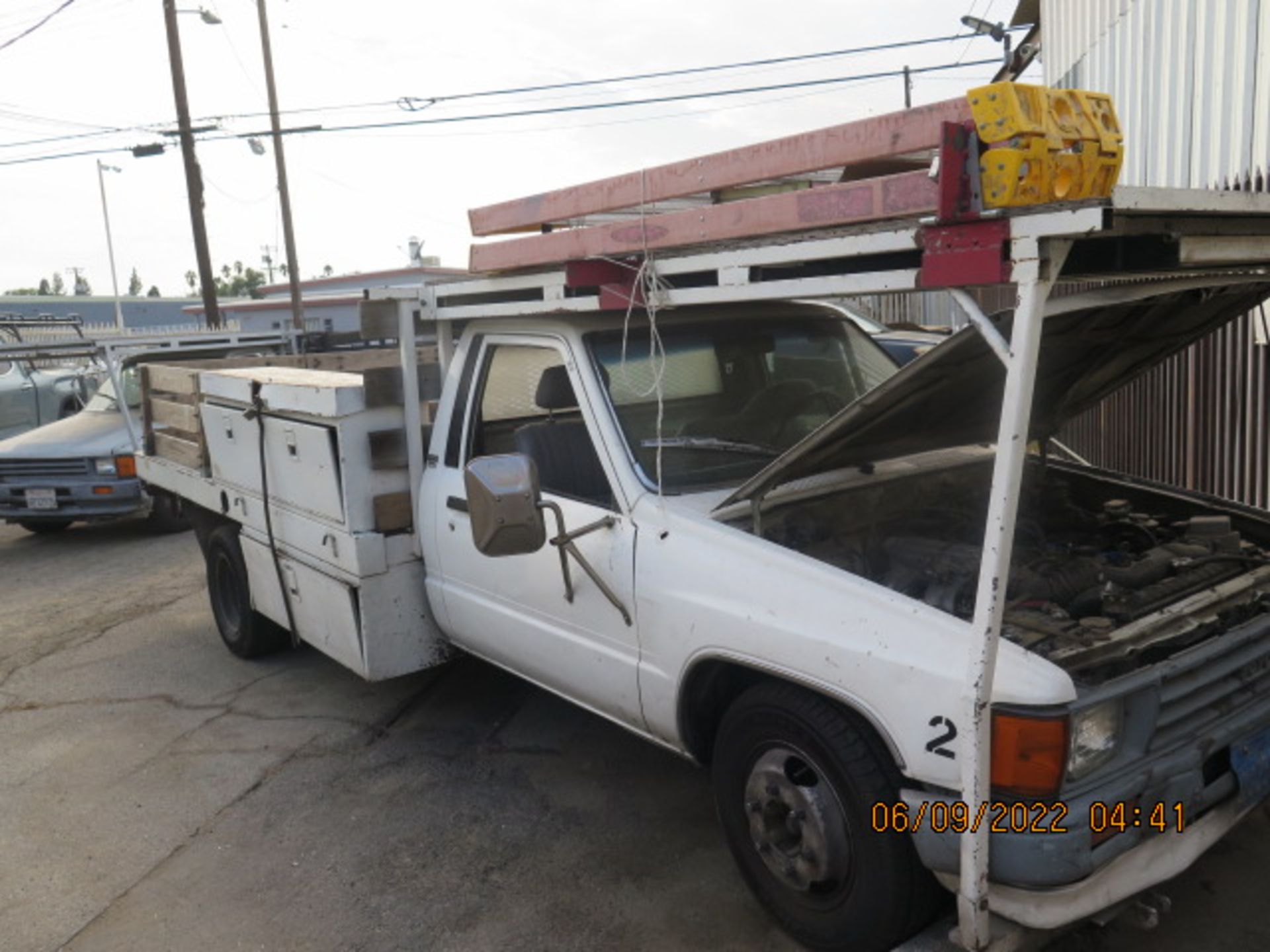 1986 Toyota 9' Stake Bed Truck Lisc# 2U25848 w/Gas Engine, Manual Trans, Dual Rear Wheels SOLD AS IS - Image 4 of 20