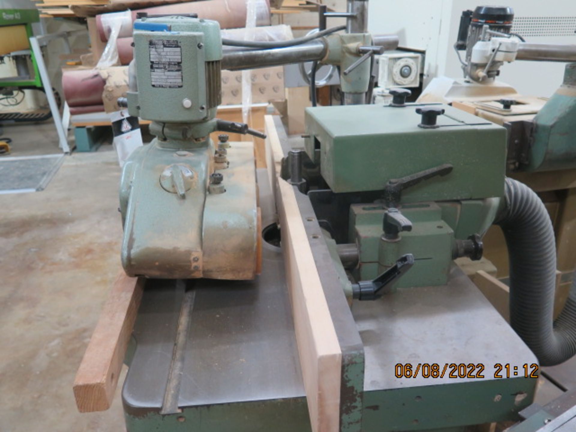 Wadkin BEL Spindle Shaper s/n 930 w/ 3000-10,000 RPM, HolzHer 4-Roll Power Feeder (SOLD AS-IS - NO - Image 4 of 12