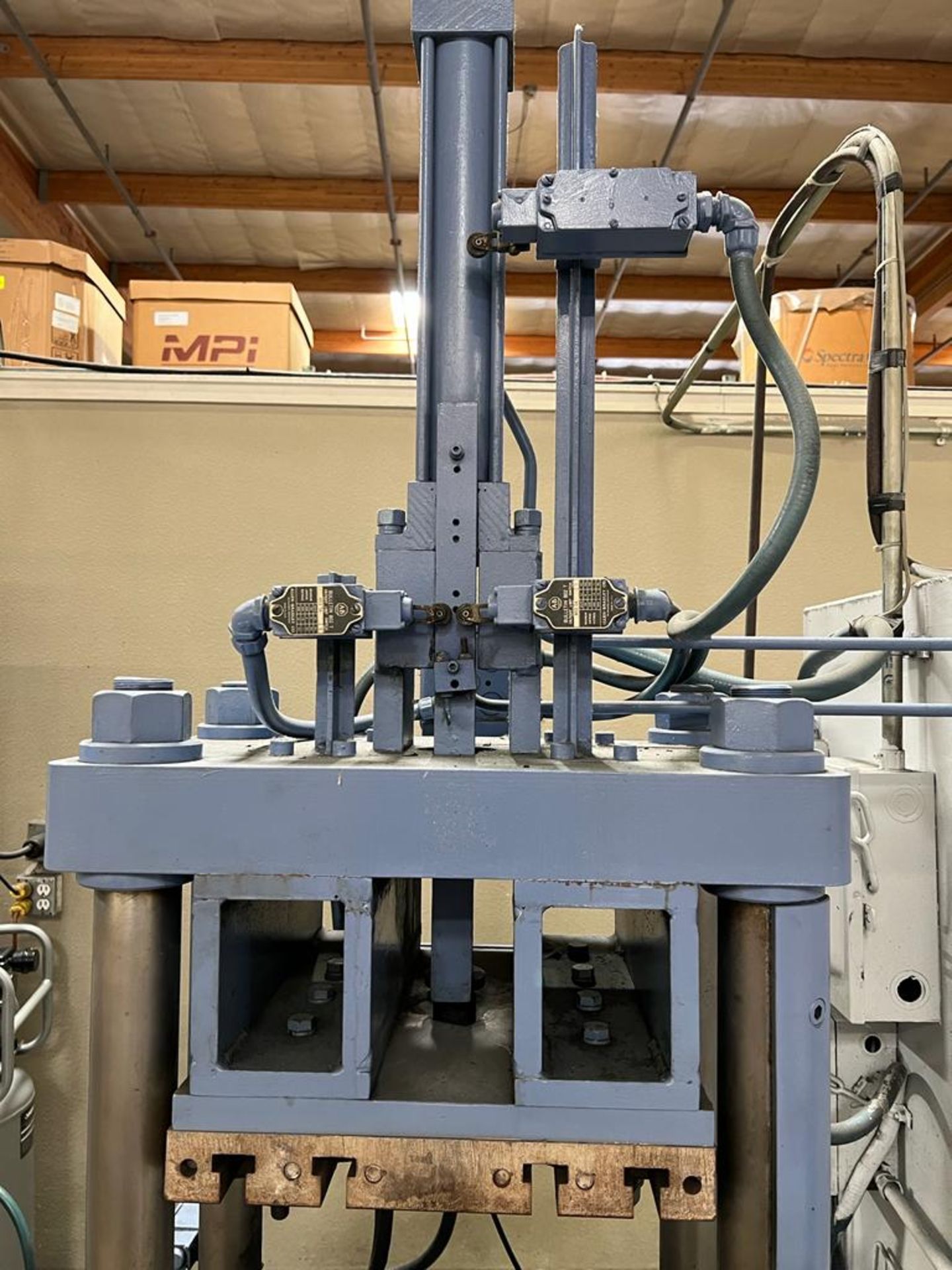 KARD 25 TON HYDRAULIC TRANSFER PRESS, 2000 SYSTEM PRESSURE. (SOLD AS-IS - NO WARRANTY) - Image 3 of 4