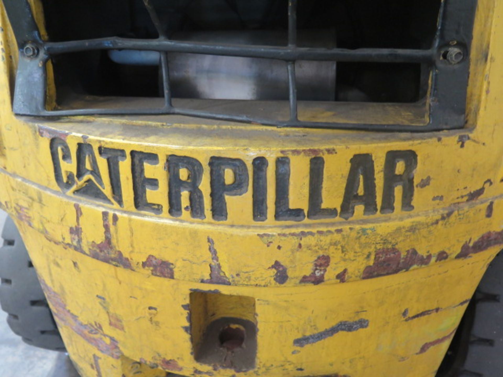 Caterpillar GP25 5000 Lb Cap LPG Forklift s/n 5AM07772 w/ 3-Stage Mast, 190” Lift Height, SOLD AS IS - Image 6 of 15