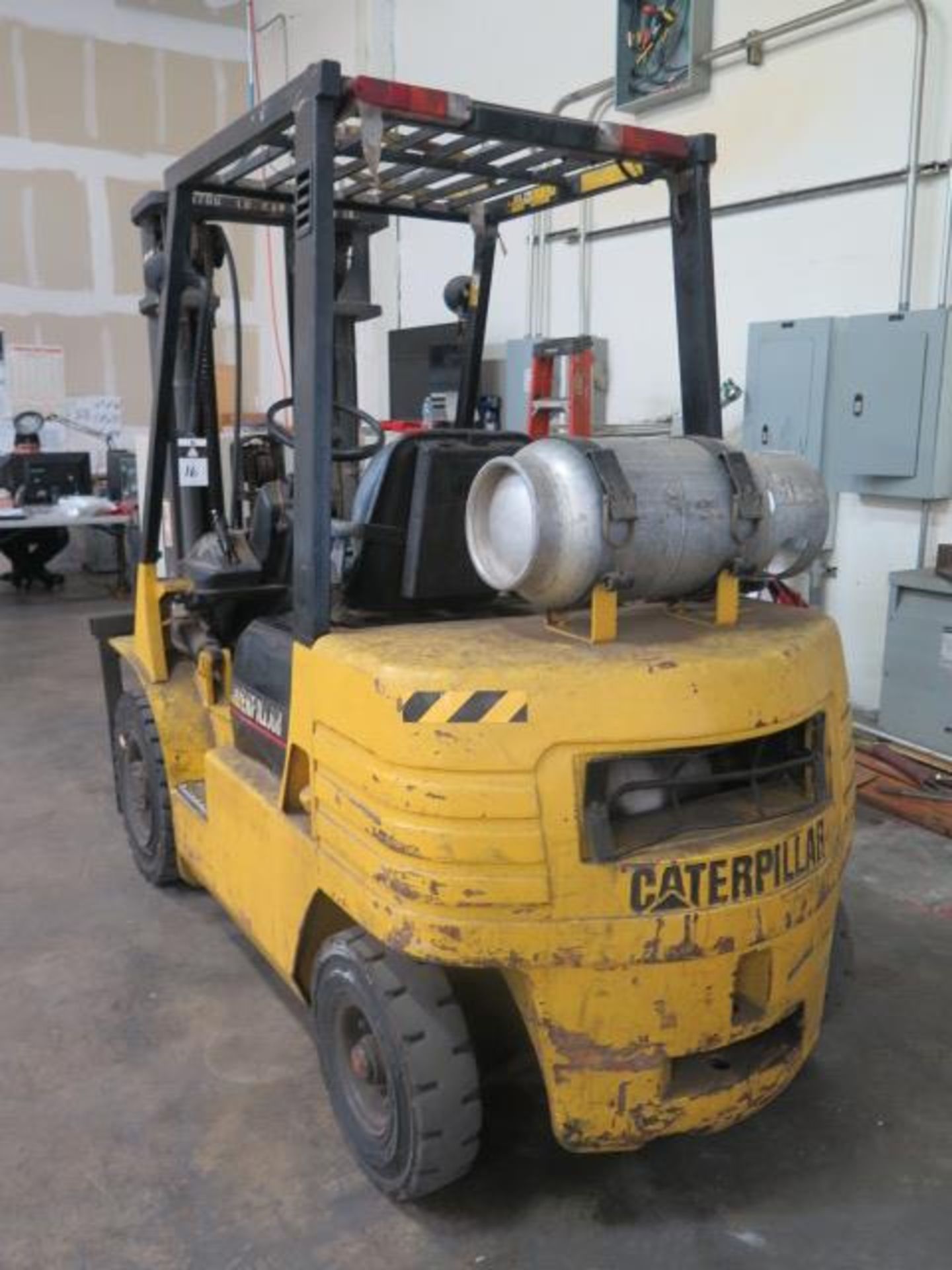 Caterpillar GP25 5000 Lb Cap LPG Forklift s/n 5AM07772 w/ 3-Stage Mast, 190” Lift Height, SOLD AS IS - Image 4 of 15