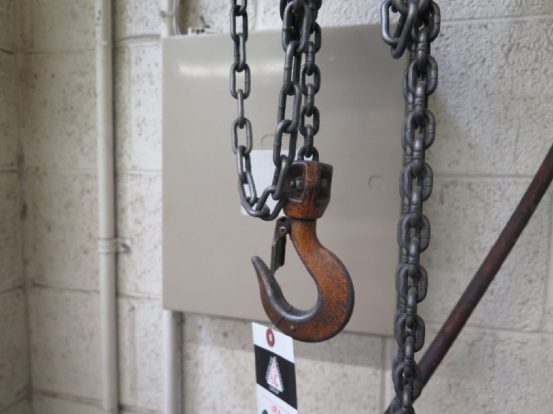 Yale 1/2 Ton Chain Hoist and Boom (SOLD AS-IS - NO WARRANTY) - Image 7 of 8