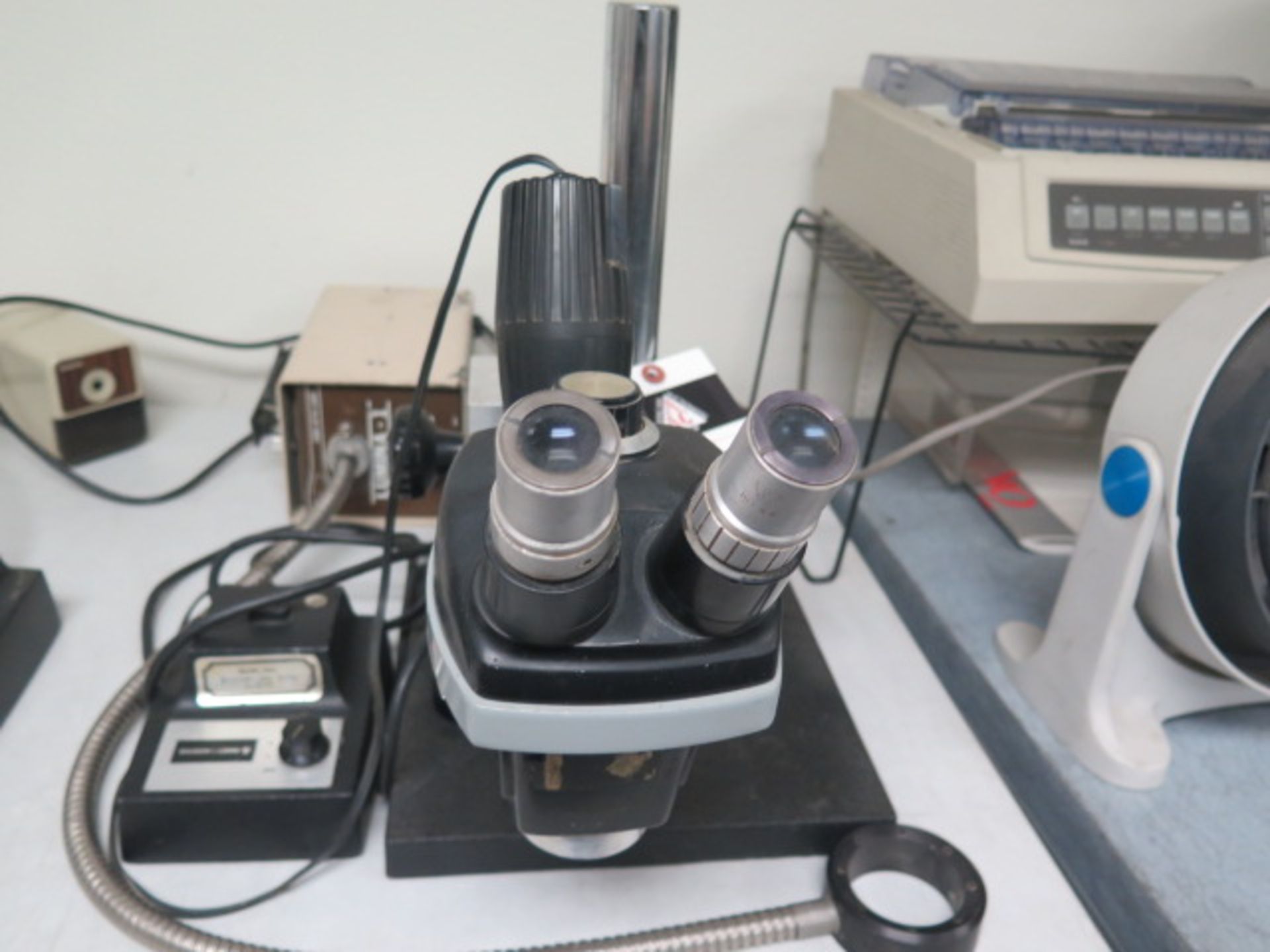 Bausch & Lomb Stereo Microscope w/ Light Source (SOLD AS-IS - NO WARRANTY) - Image 4 of 9