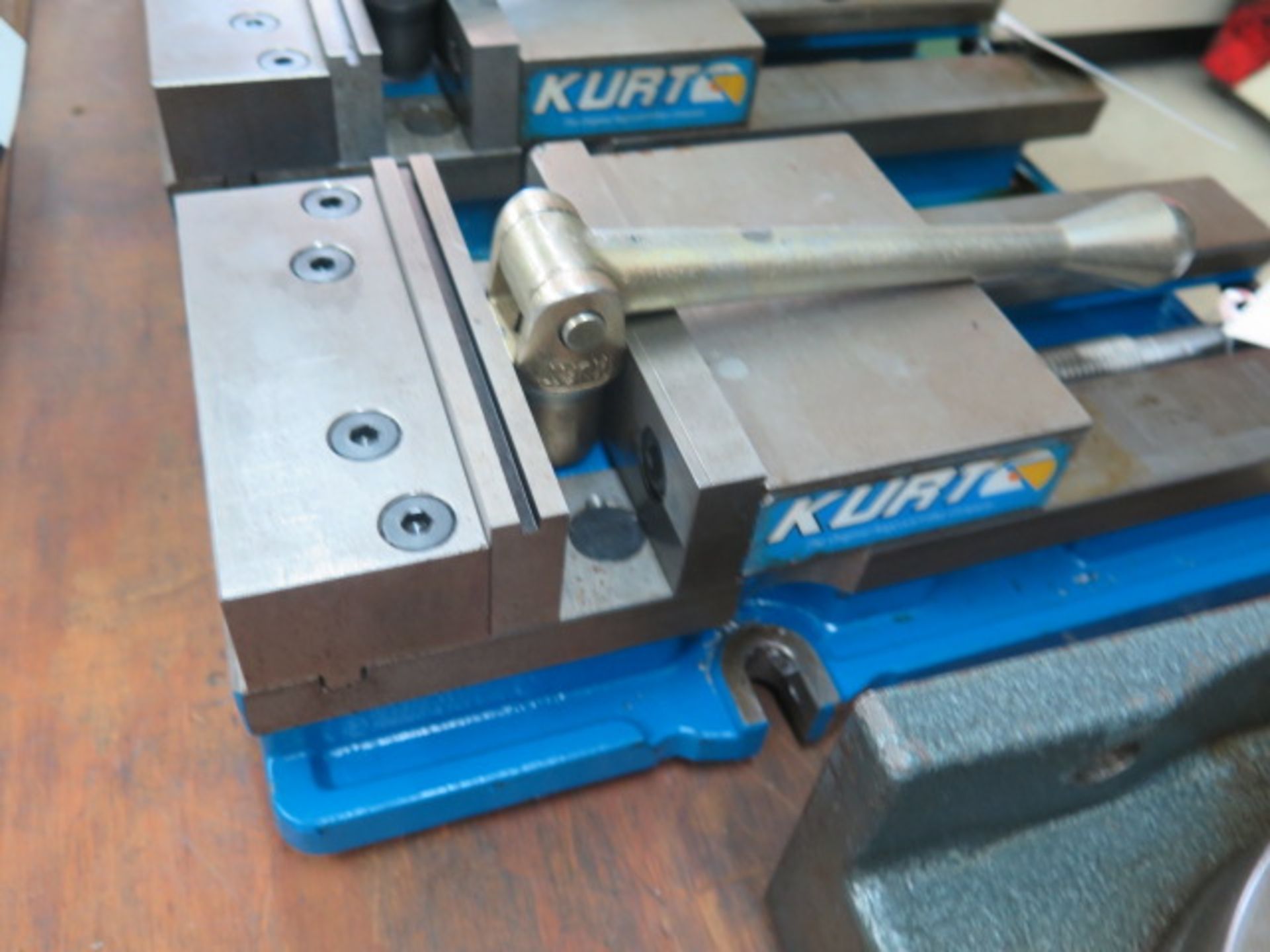 Kurt 6" Angle-Lock Vise (SOLD AS-IS - NO WARRANTY) - Image 3 of 5